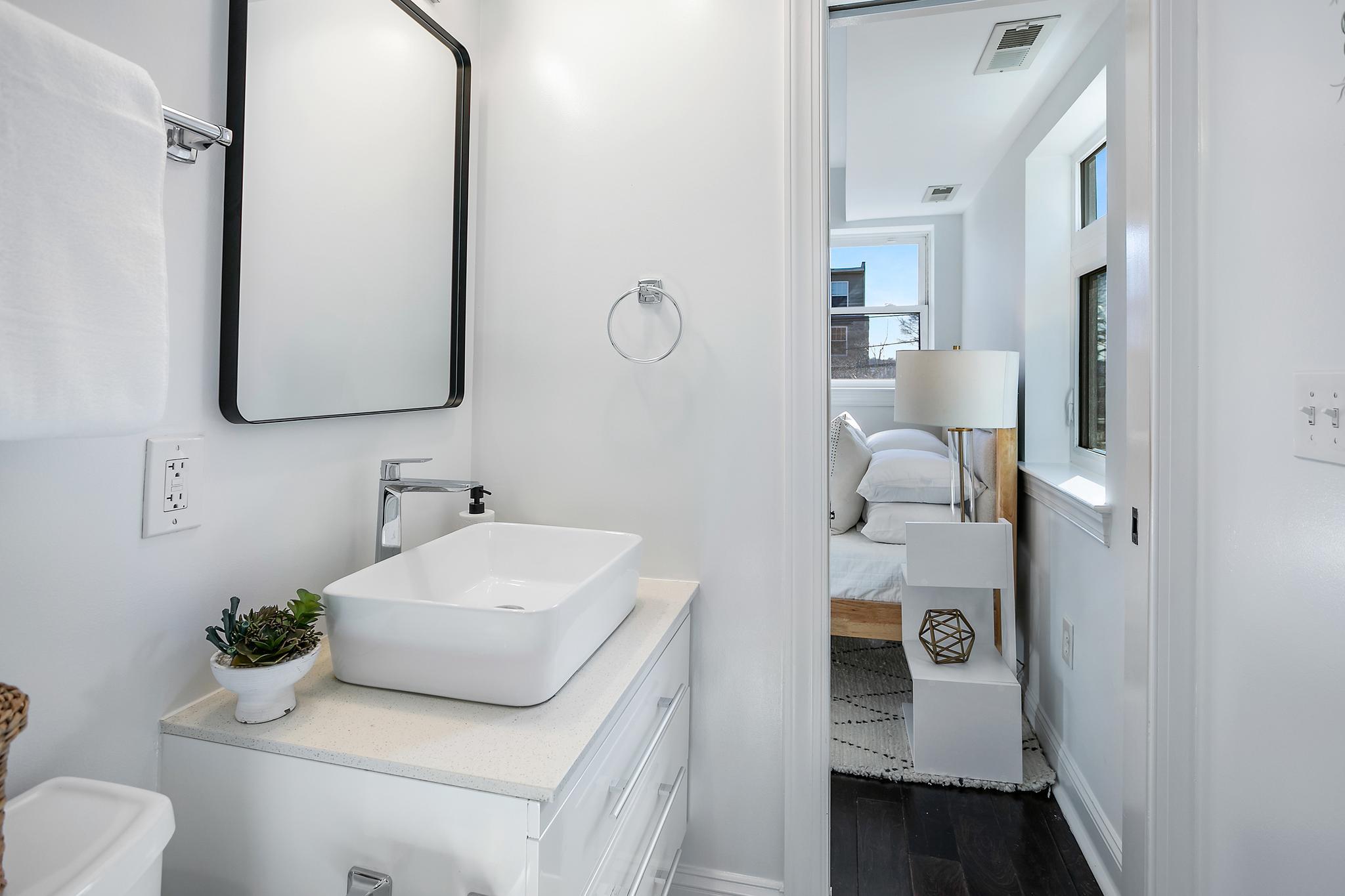 1433 K Street SE 202