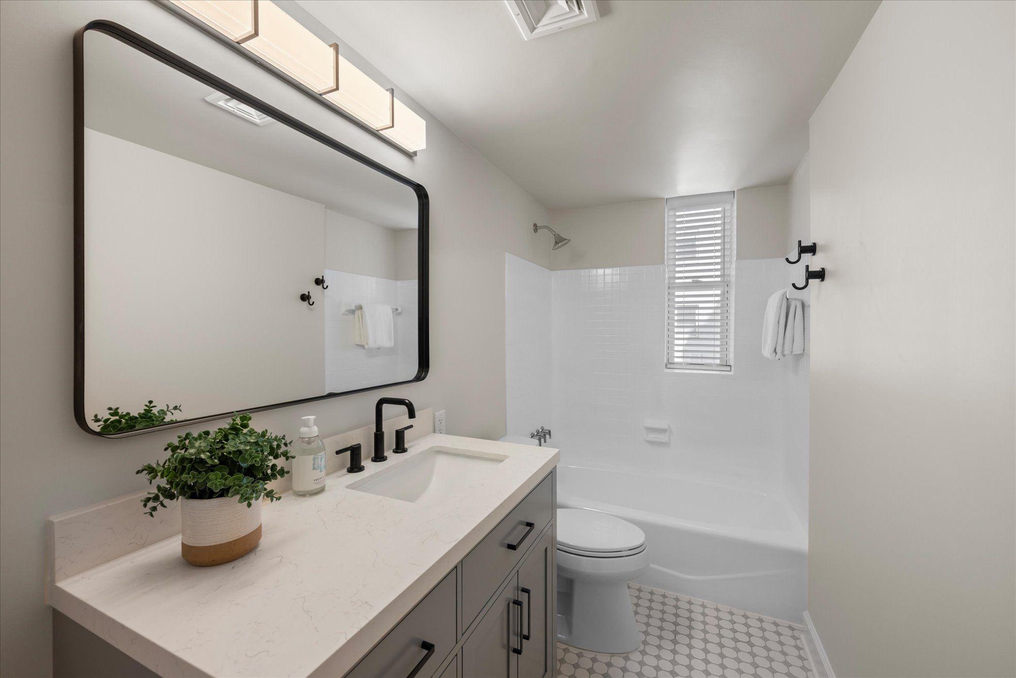 2127 California Street NW Unit# 204