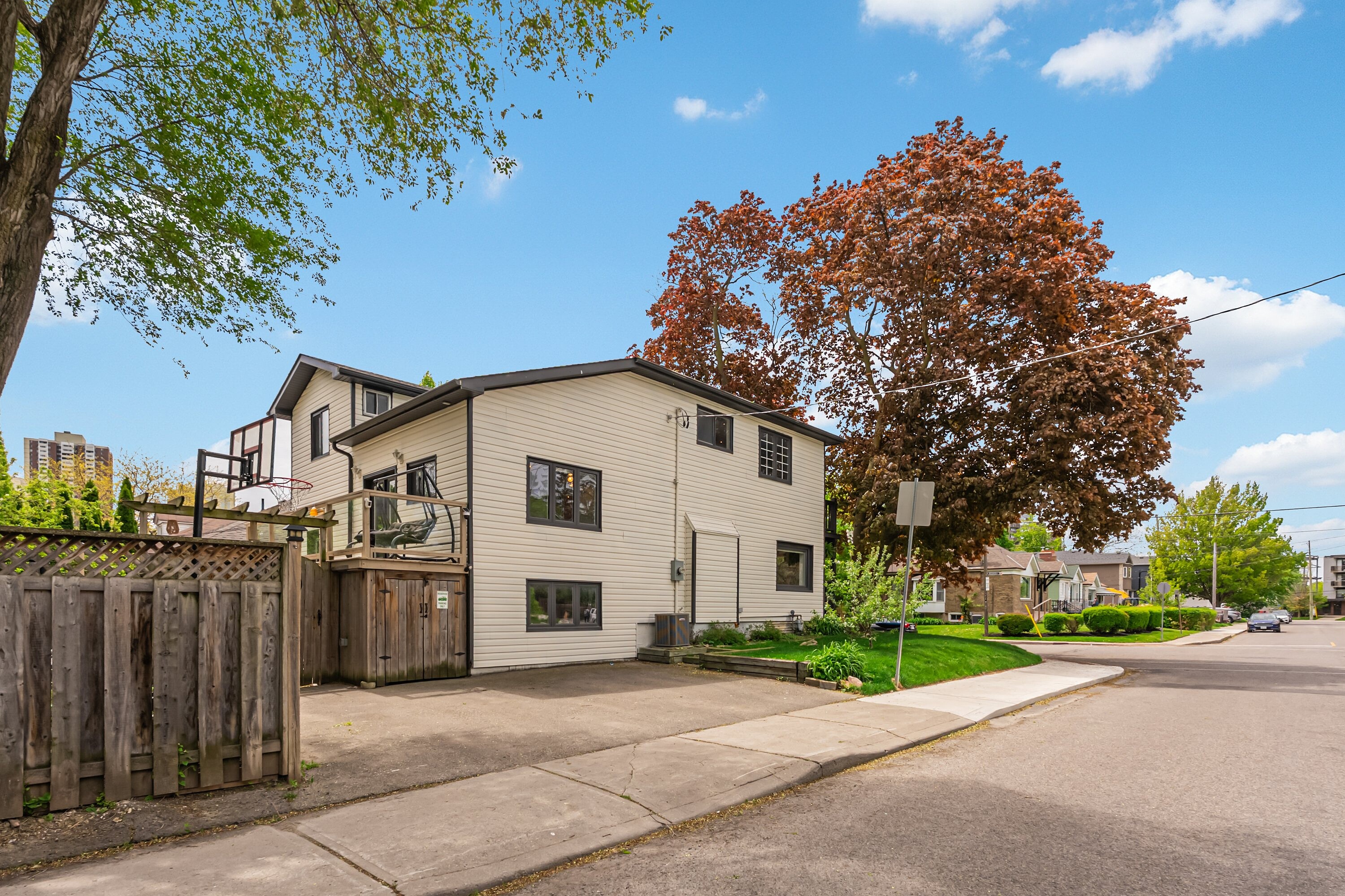 65 Meighen Ave