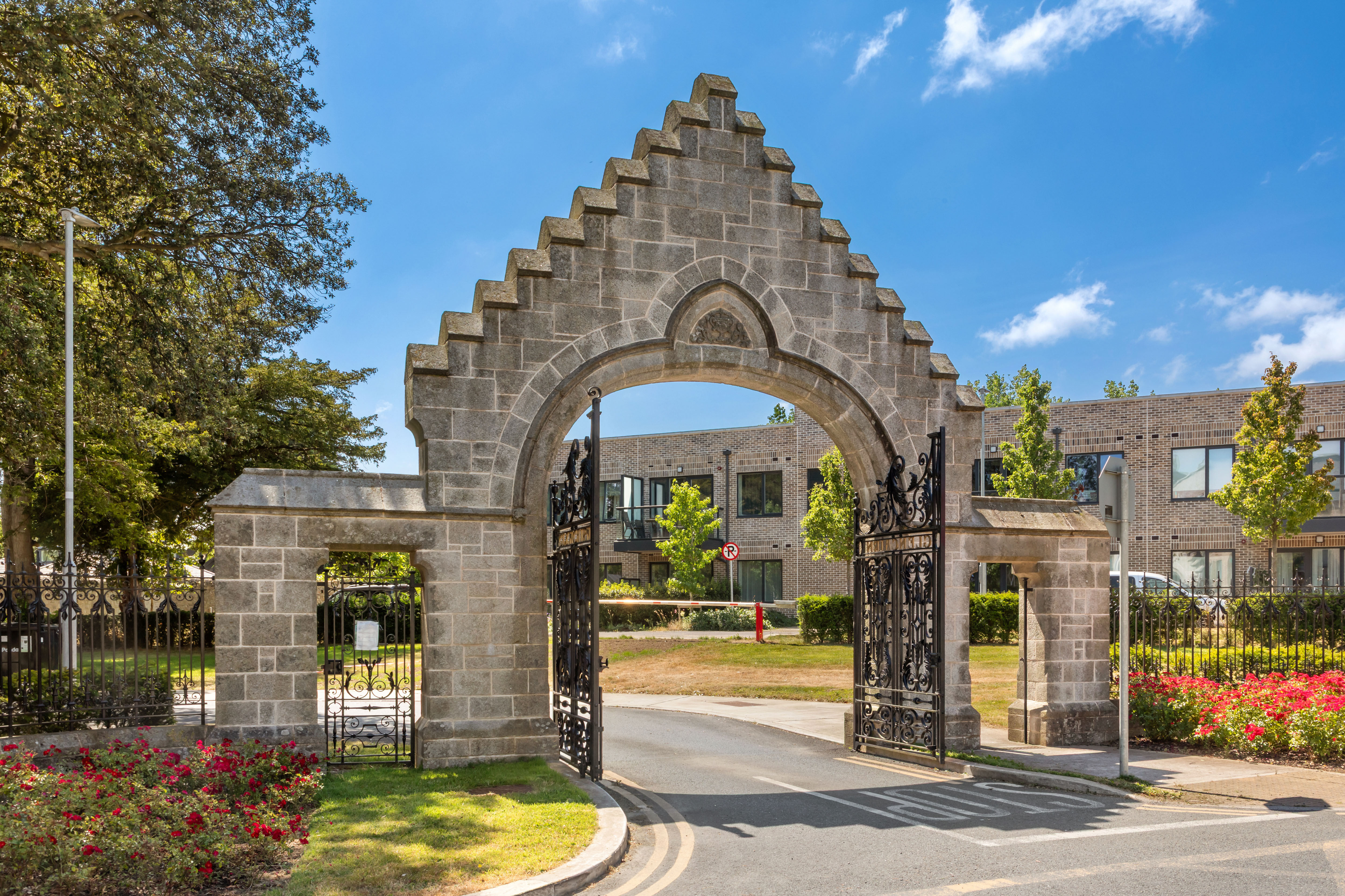 12 Woodward Chase Glencairn Gate