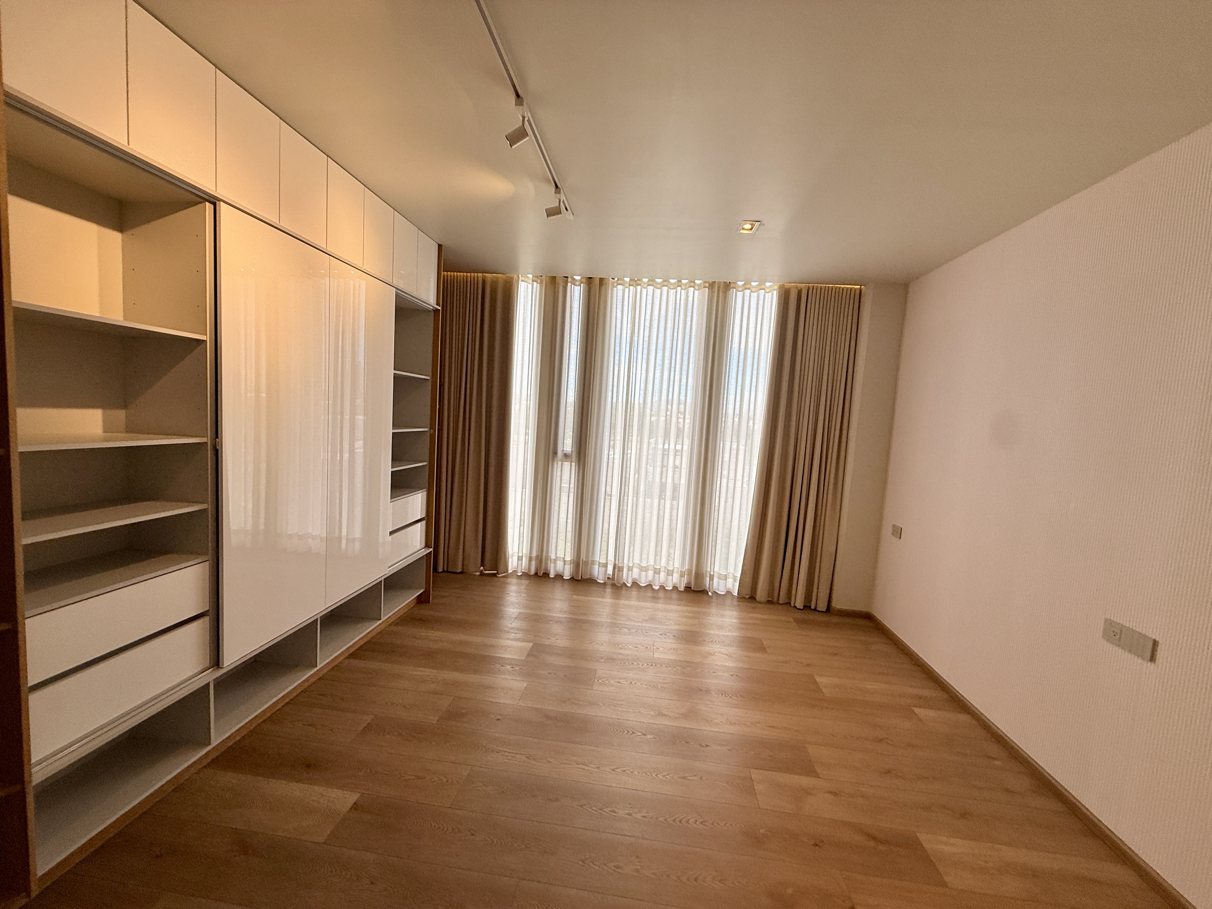 THE RESERVE APARTMENT
