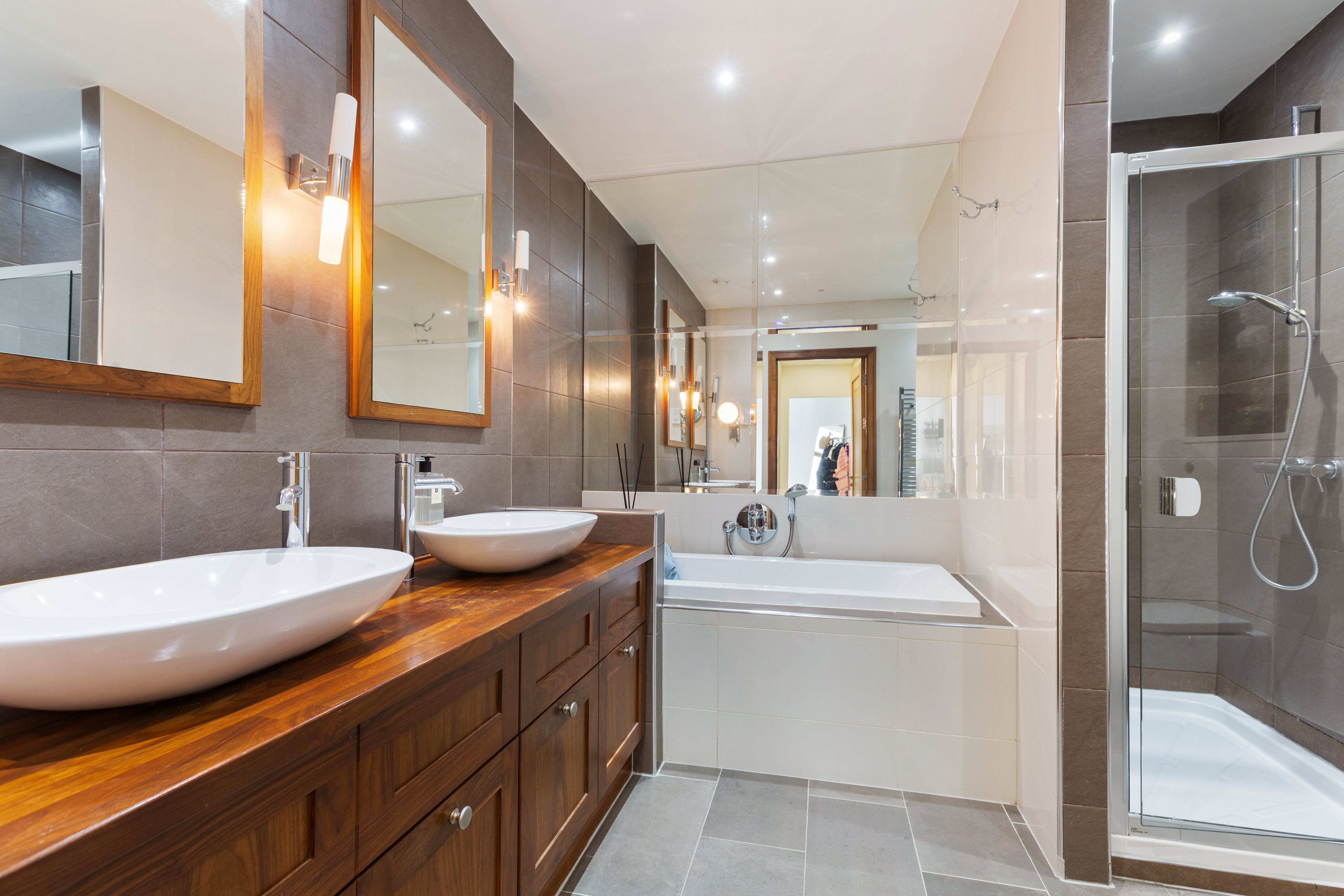 Penthouse 215 Beechwood Court  