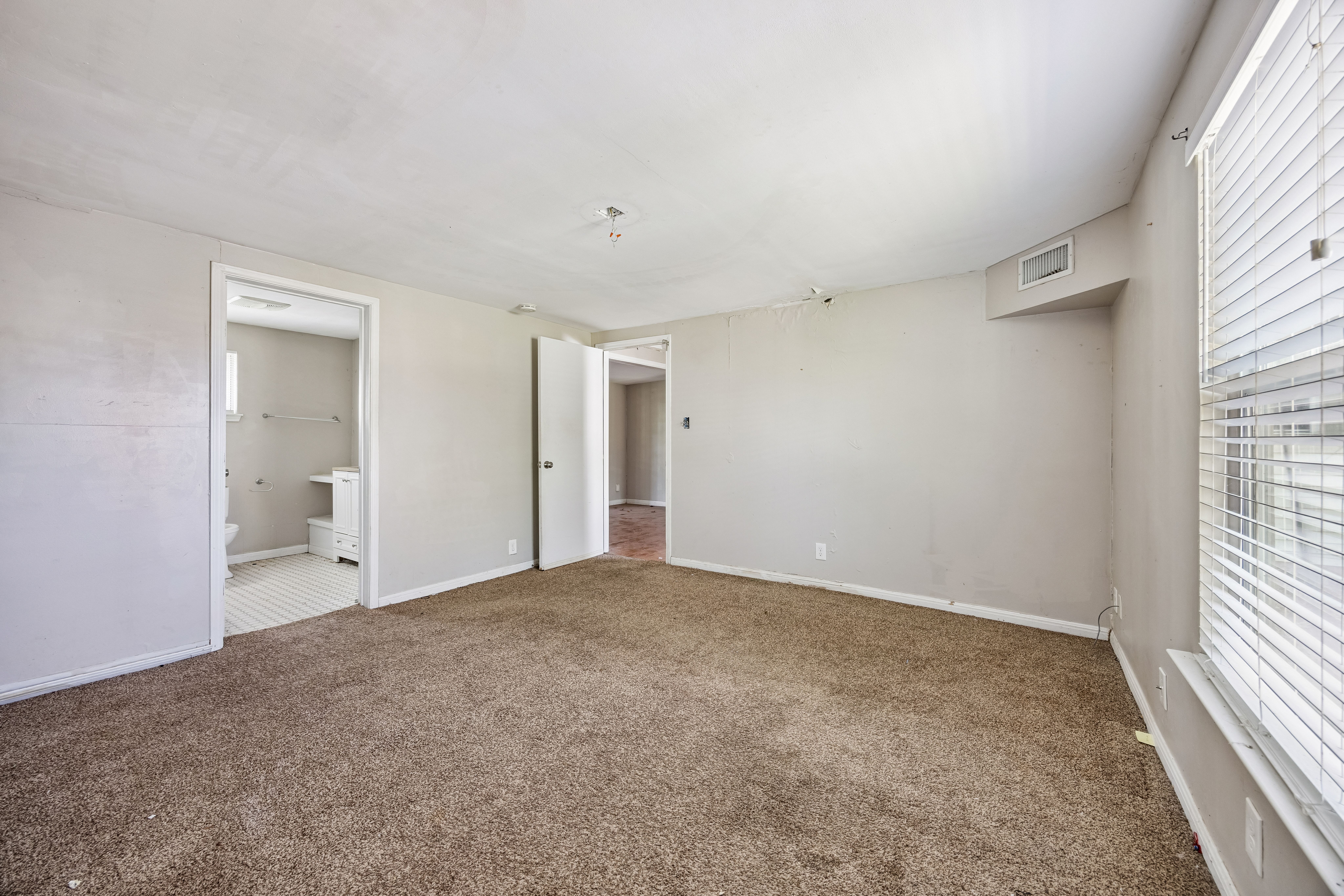 5112 Ravensdale Lane 