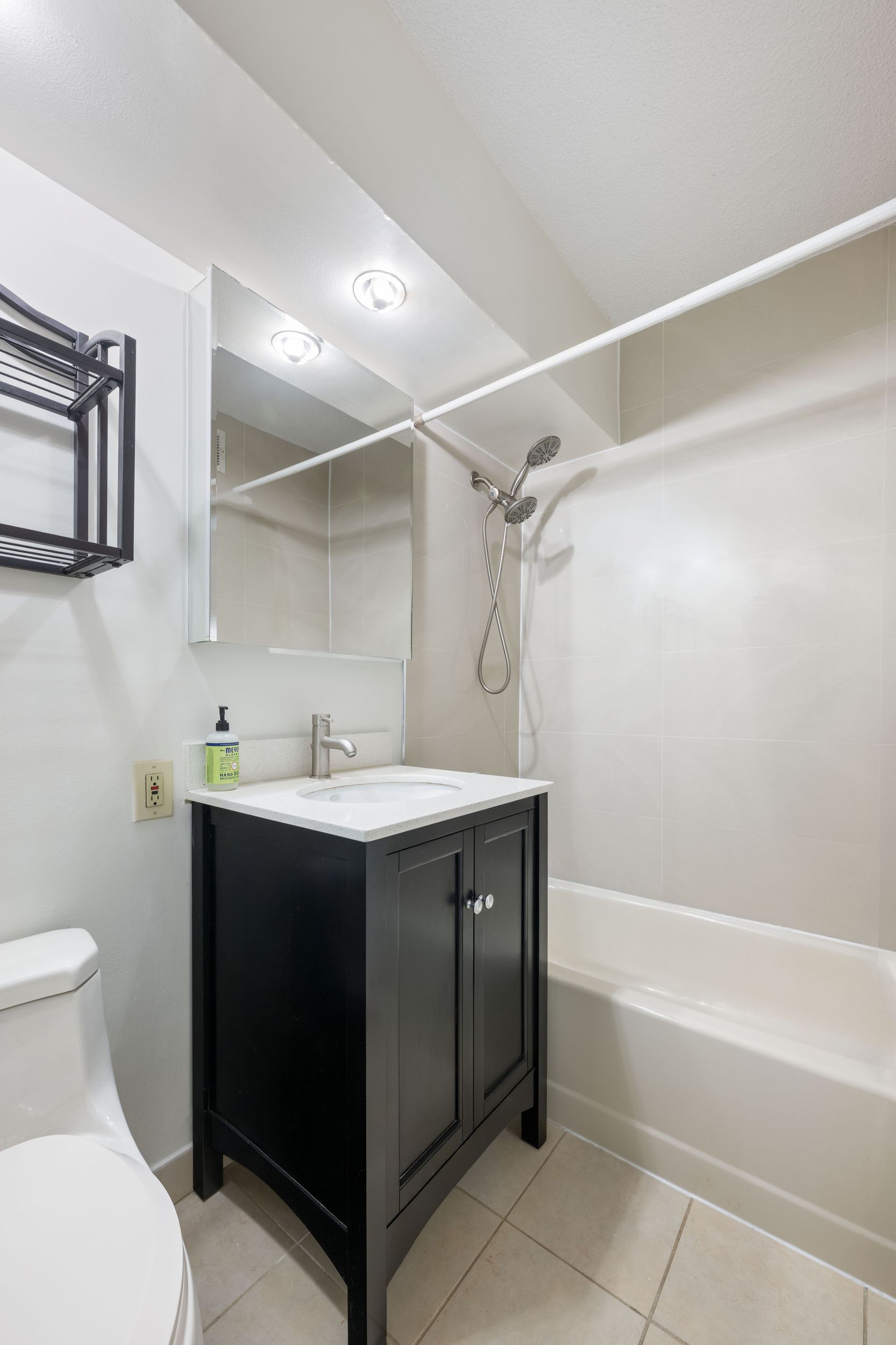376 Broadway 18E