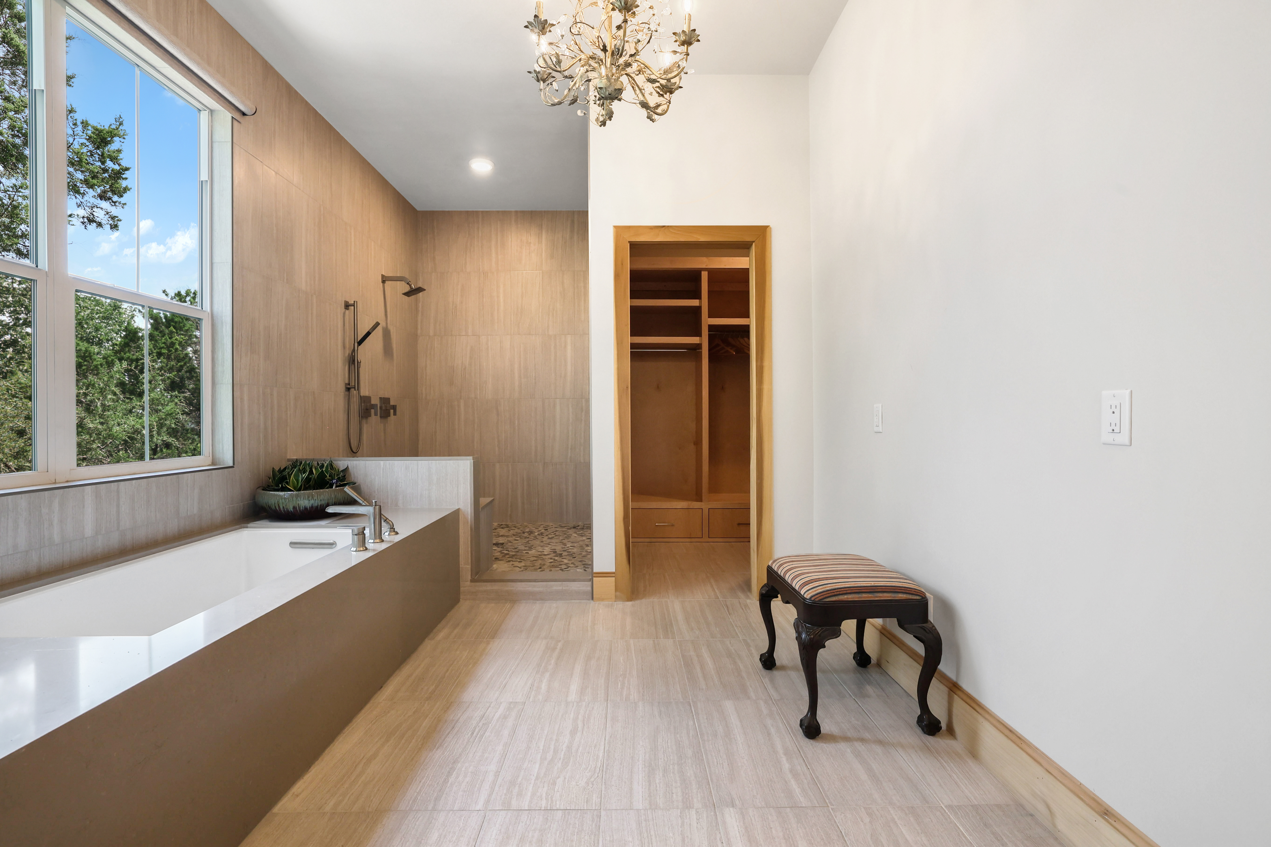 9102 North Madrone Trail 