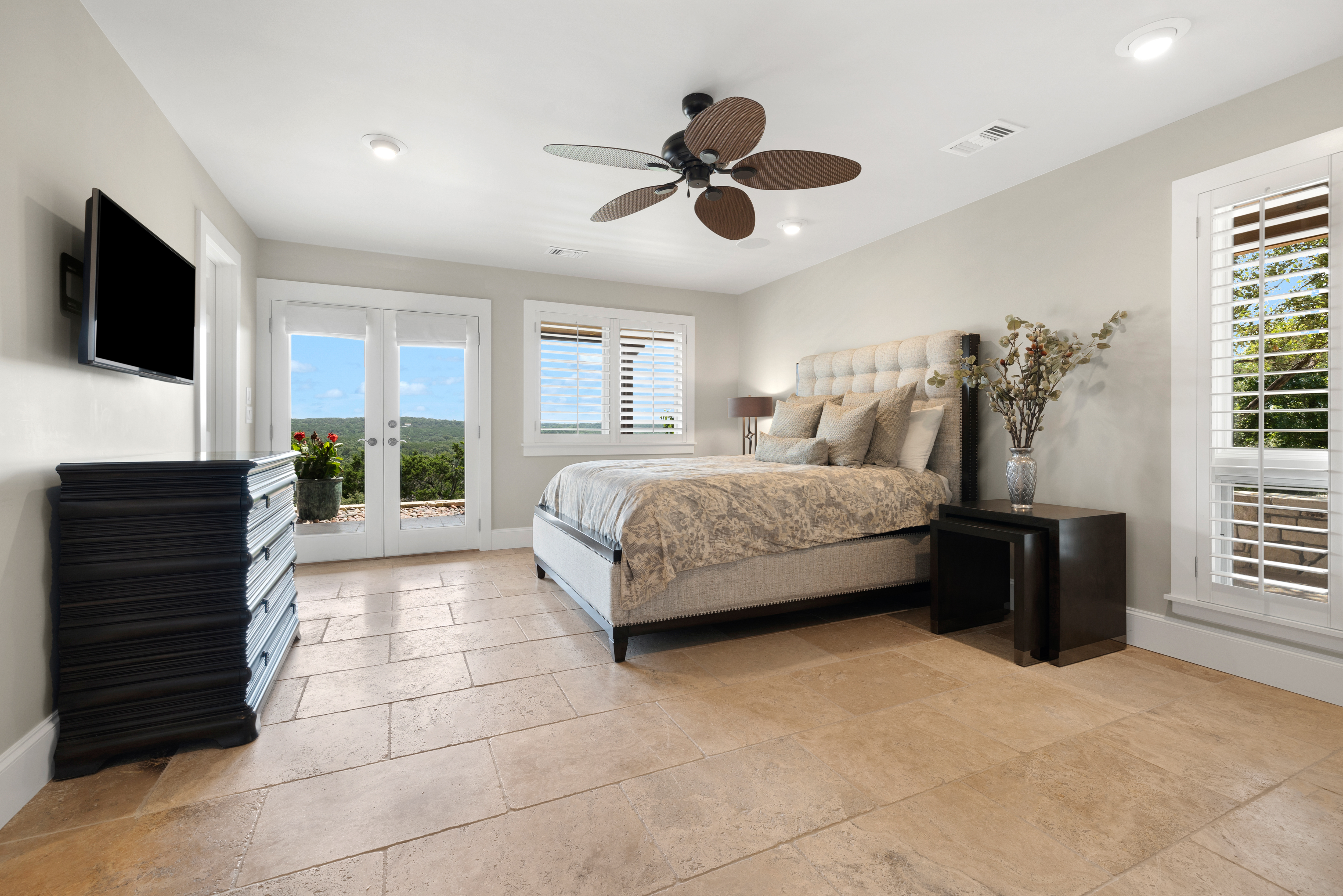 9102 North Madrone Trail 