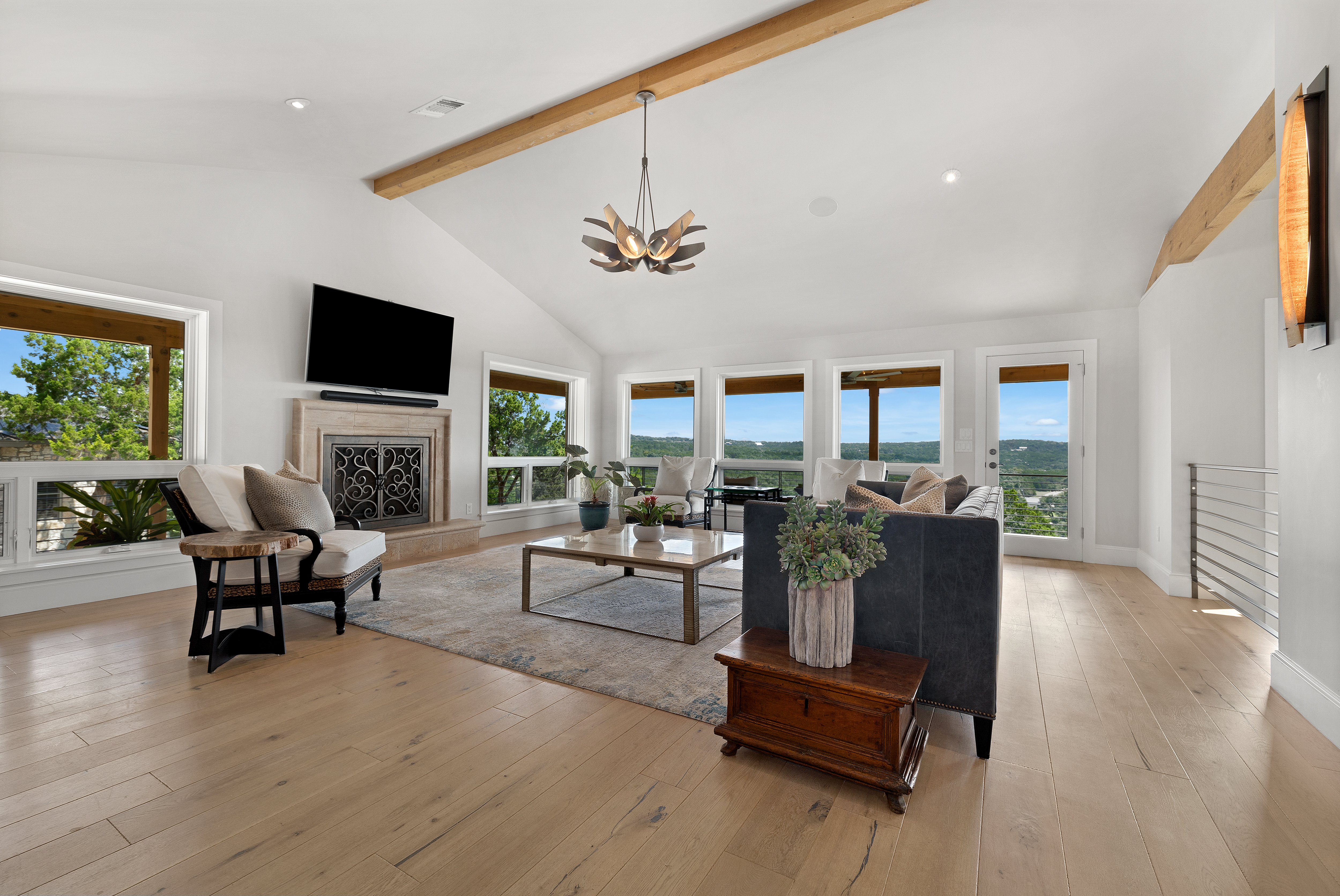 9102 North Madrone Trail 