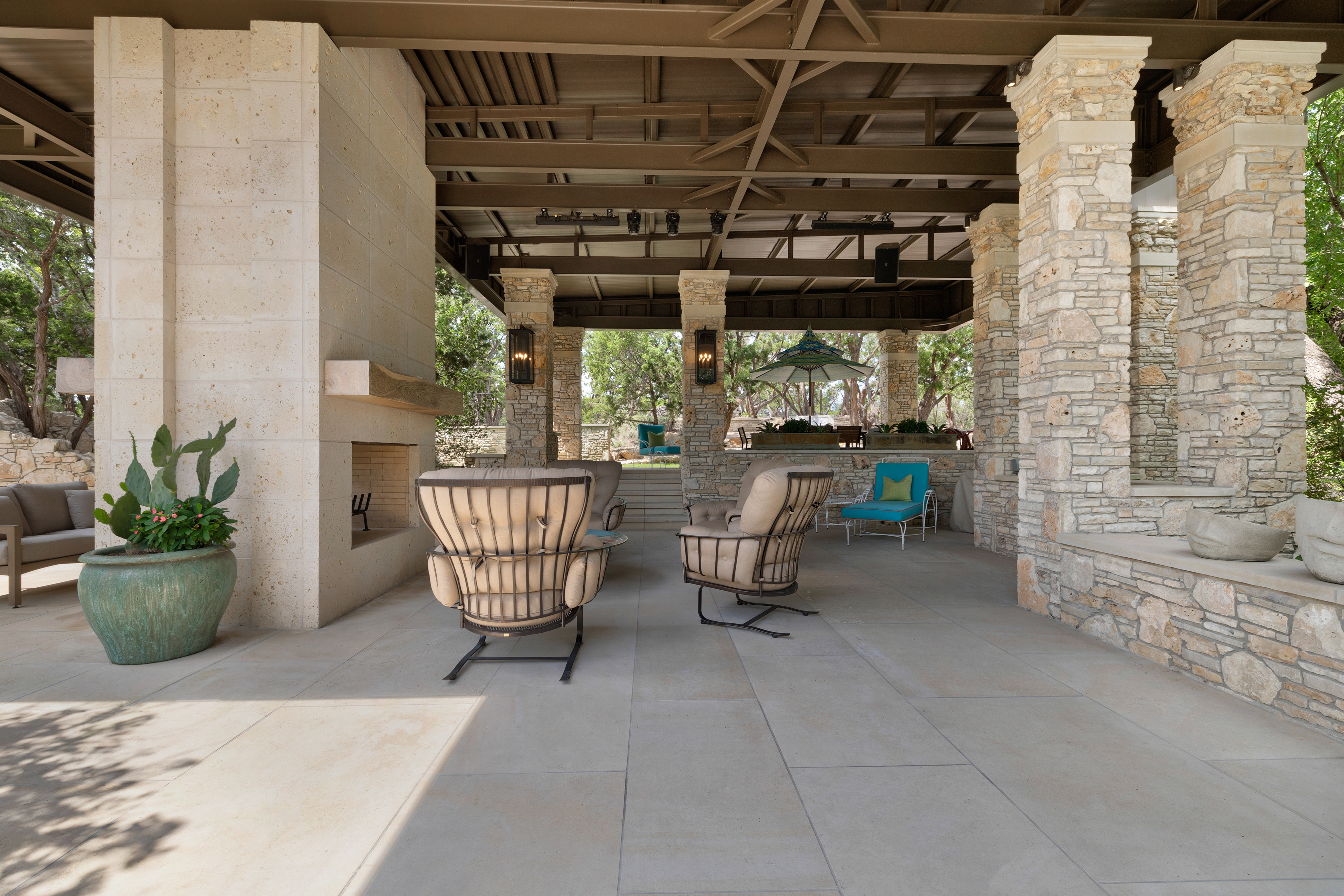 9102 North Madrone Trail 