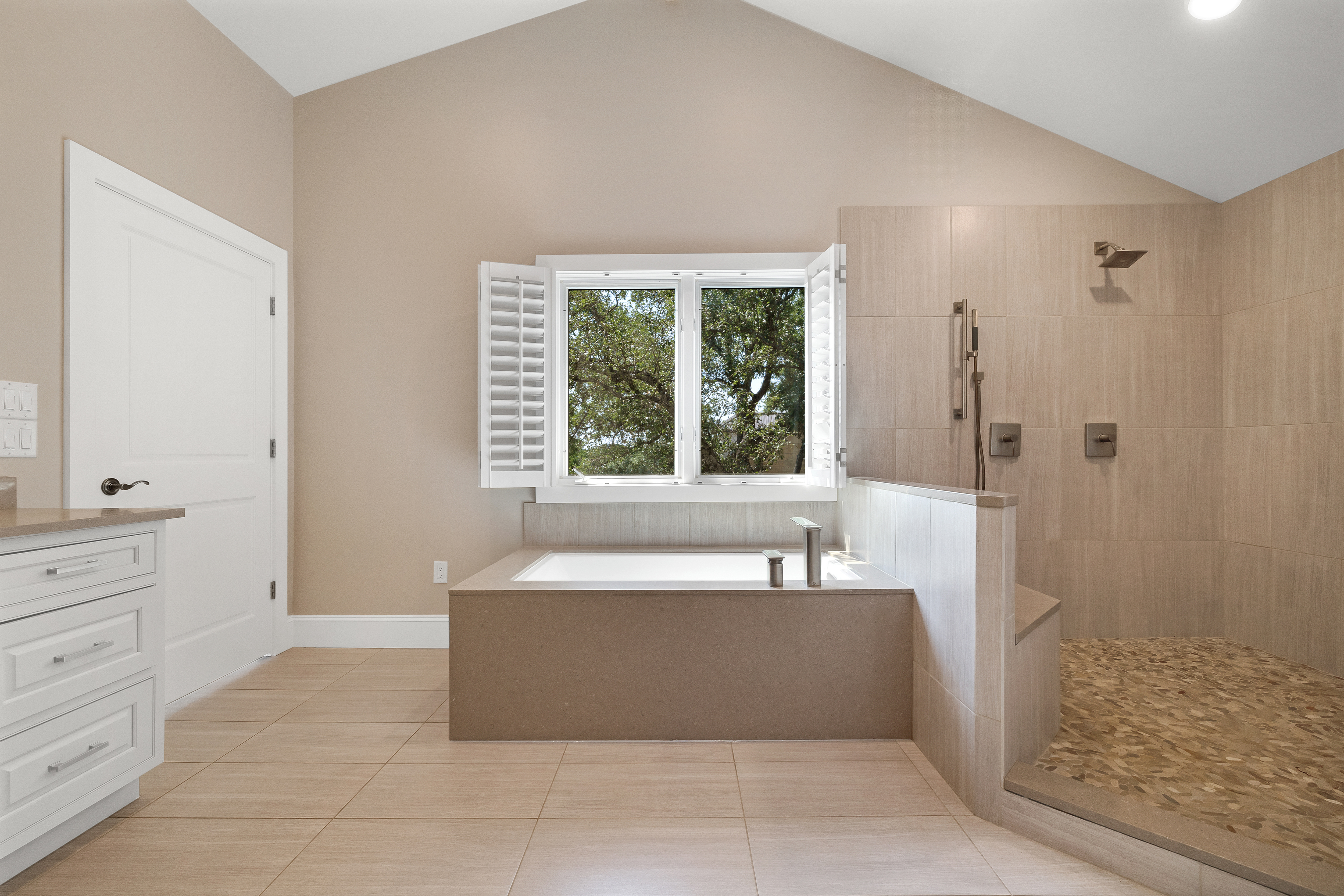 9102 North Madrone Trail 