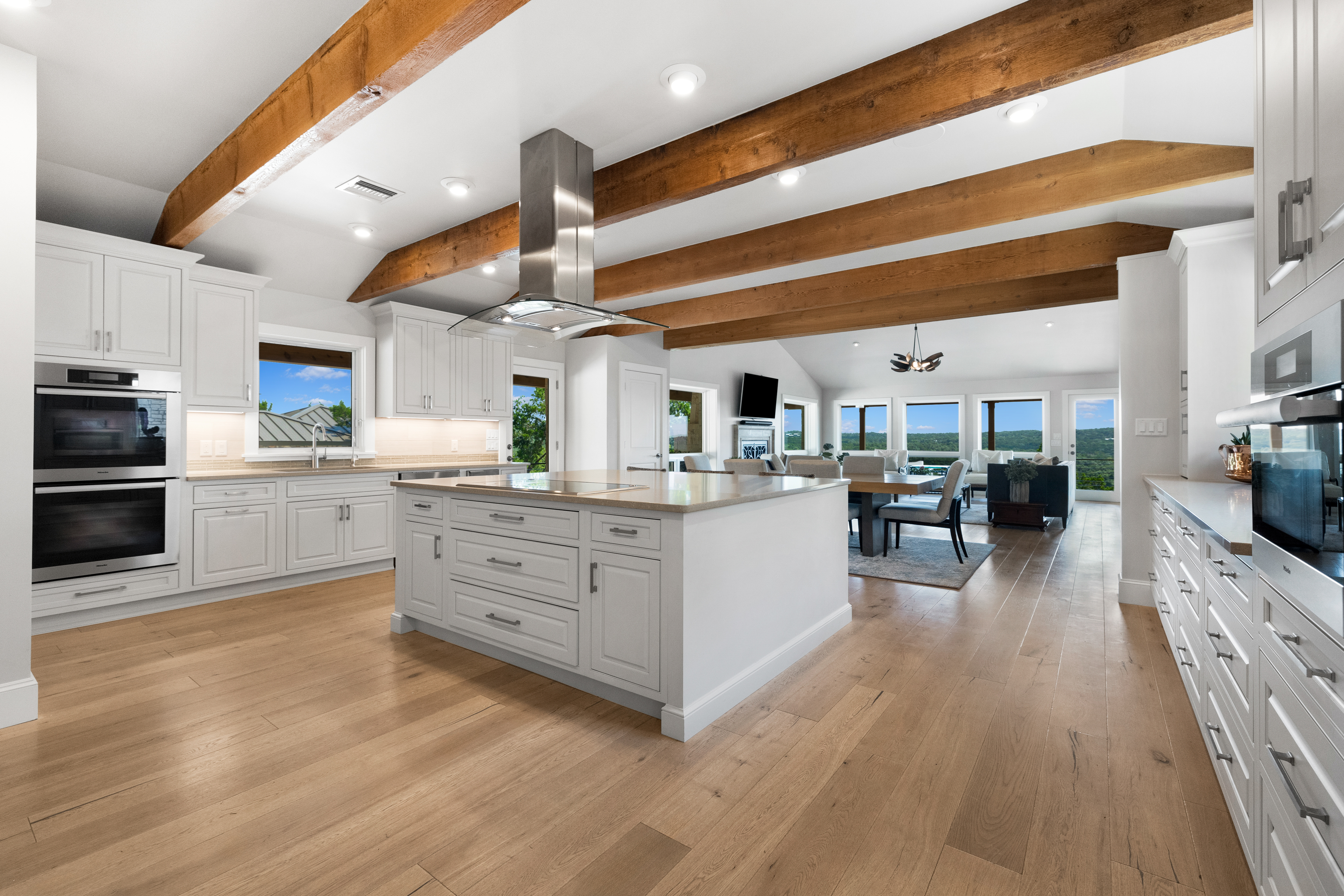 9102 North Madrone Trail 