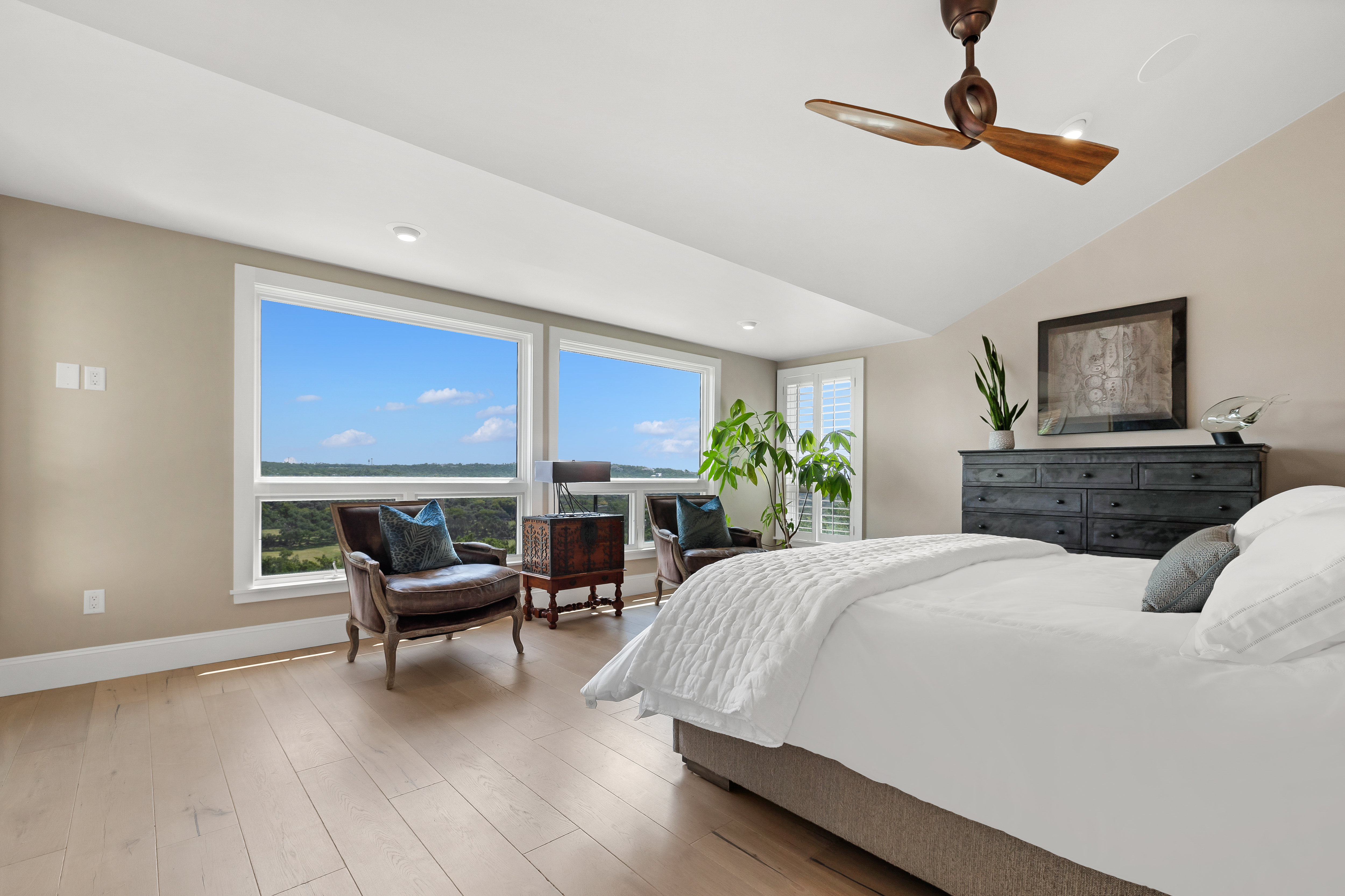 9102 North Madrone Trail 