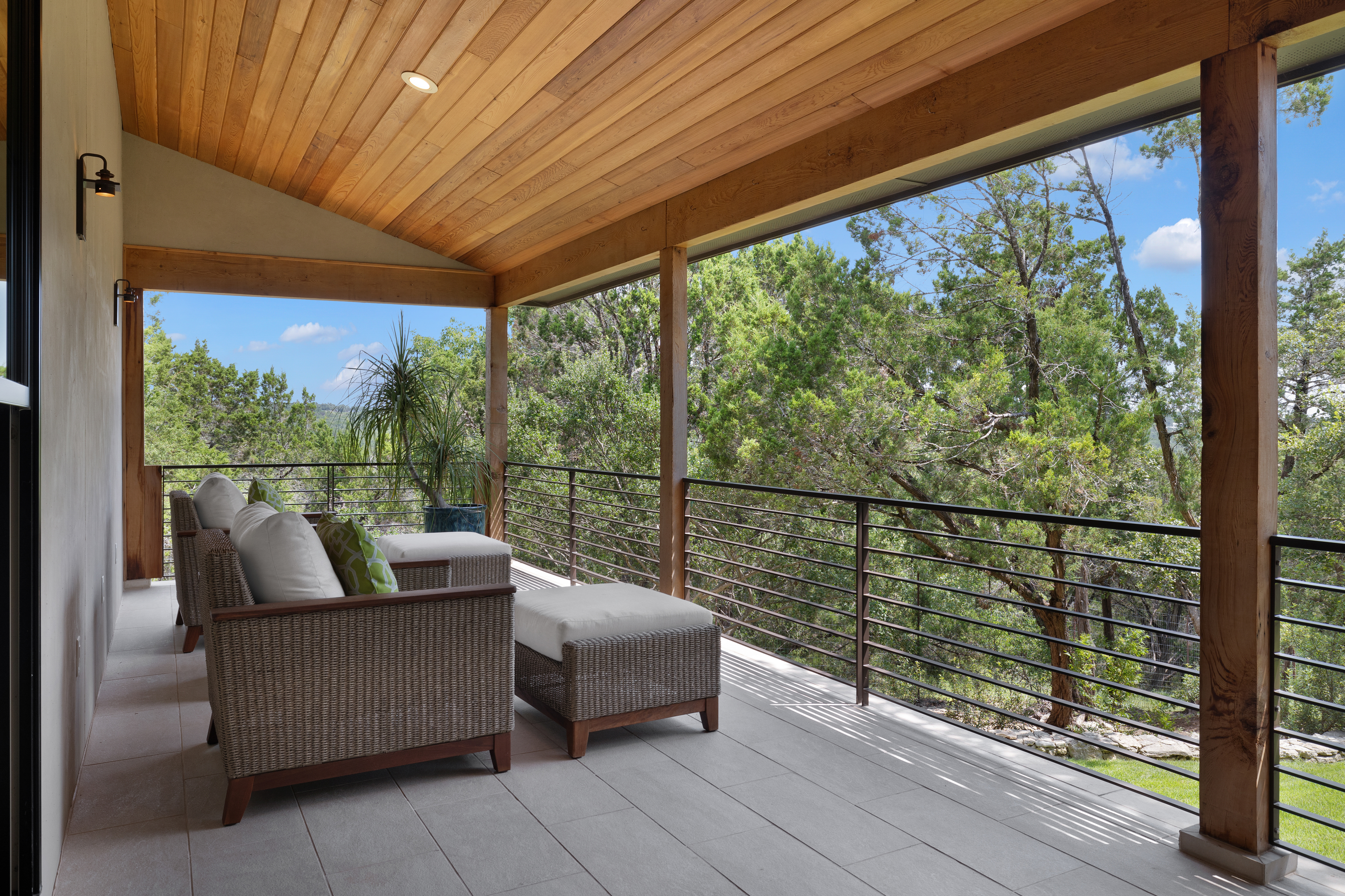 9102 North Madrone Trail 