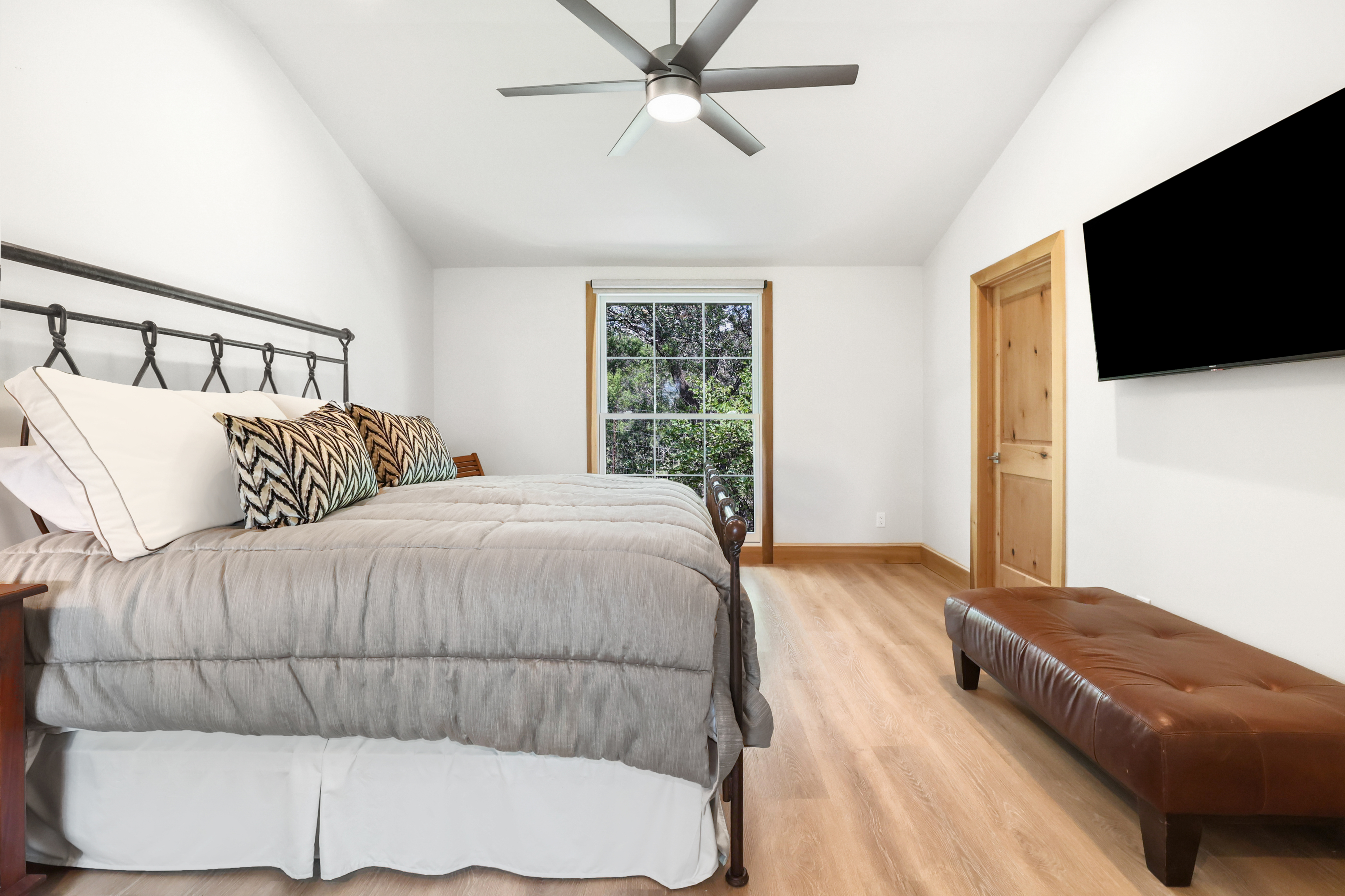 9102 North Madrone Trail 