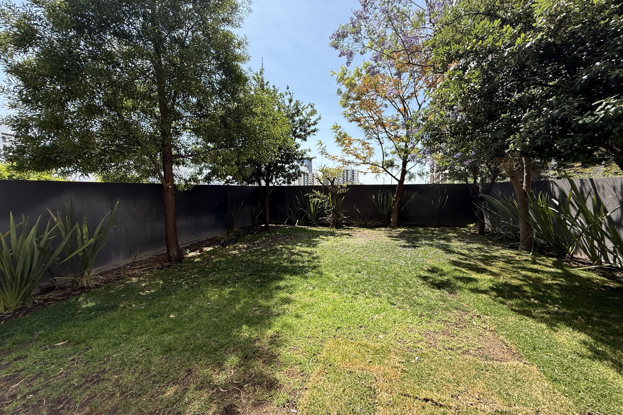 ALEGRA PENT GARDEN B