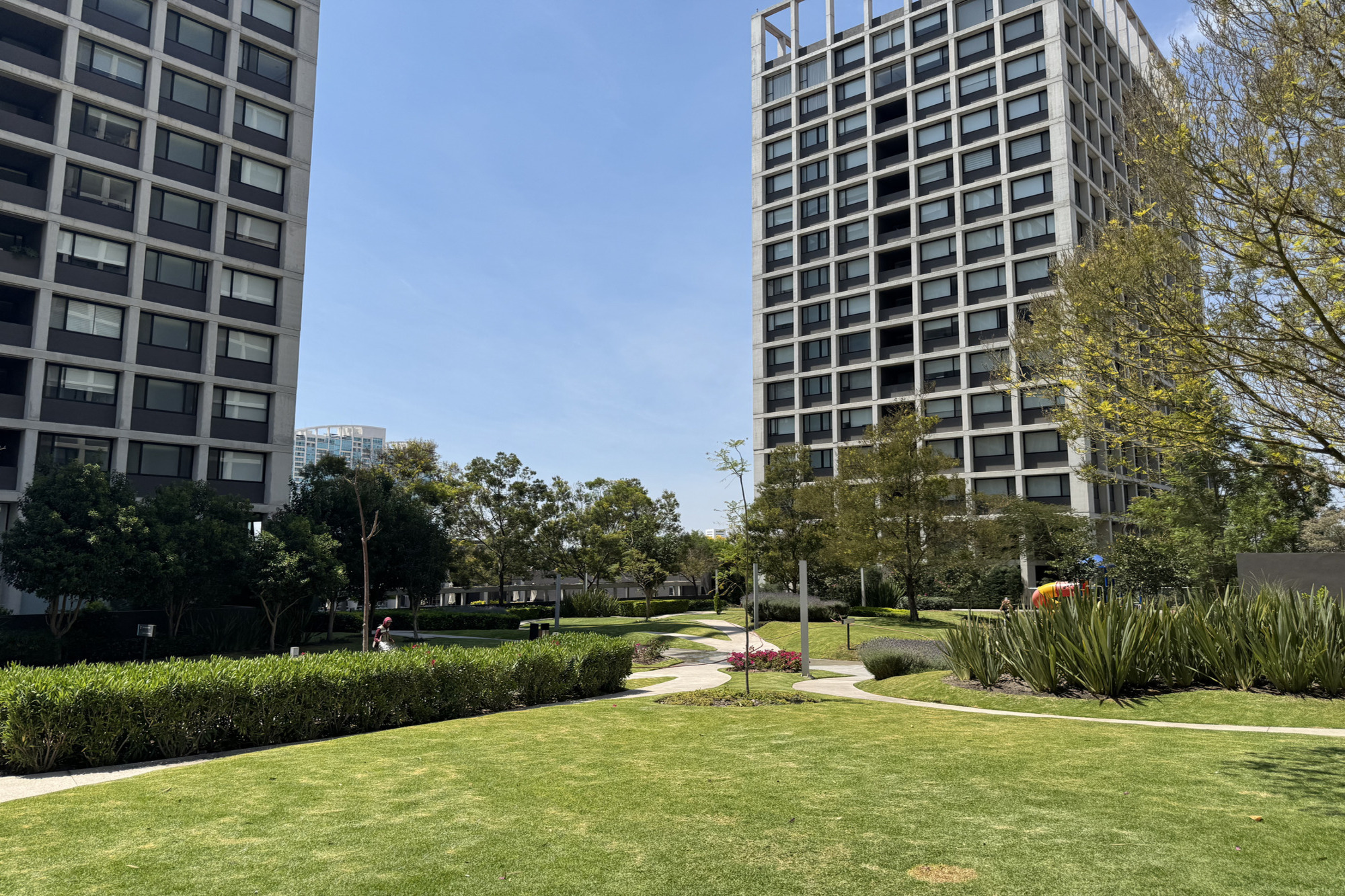 ALEGRA PENT GARDEN B