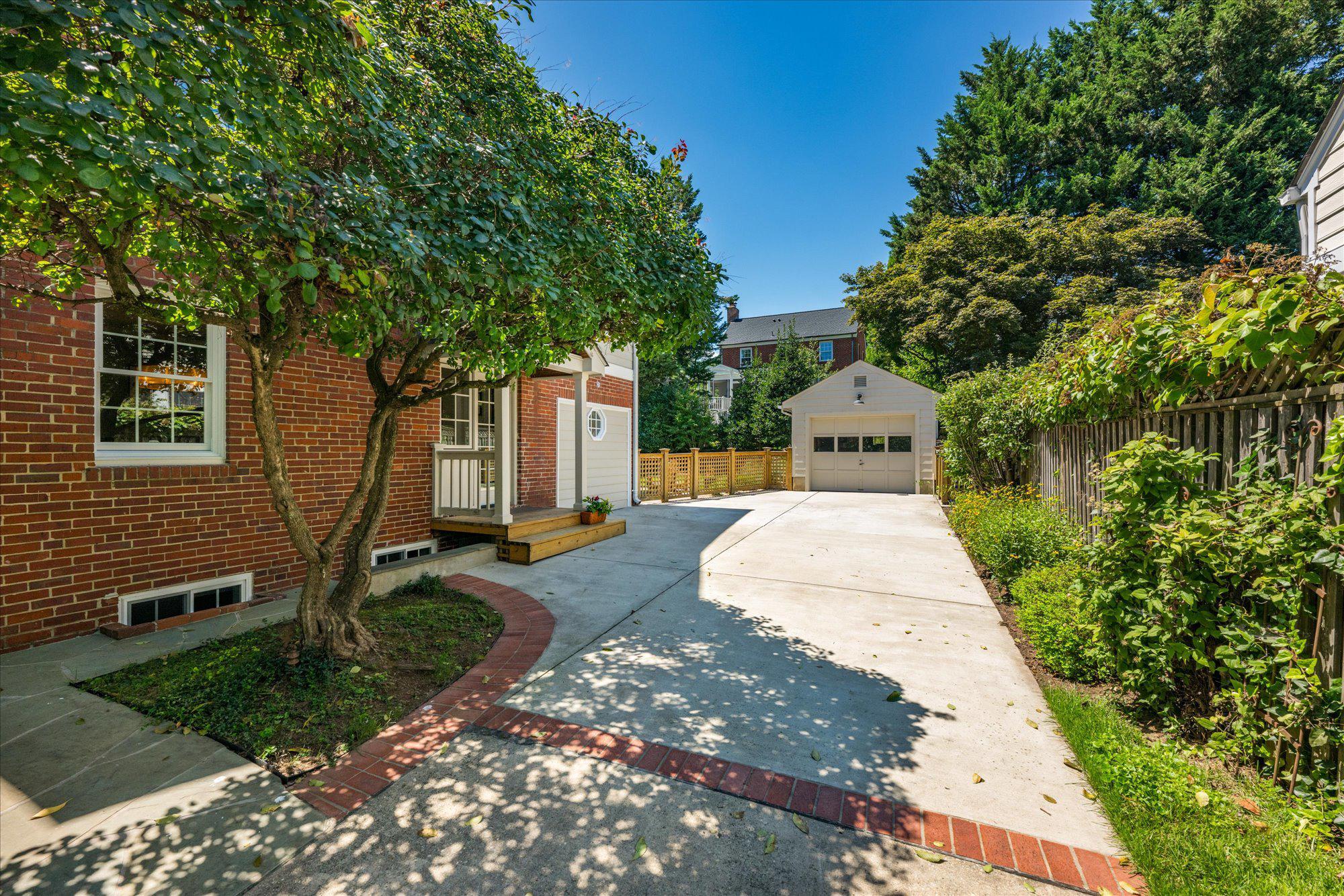 7816 Stratford Road 