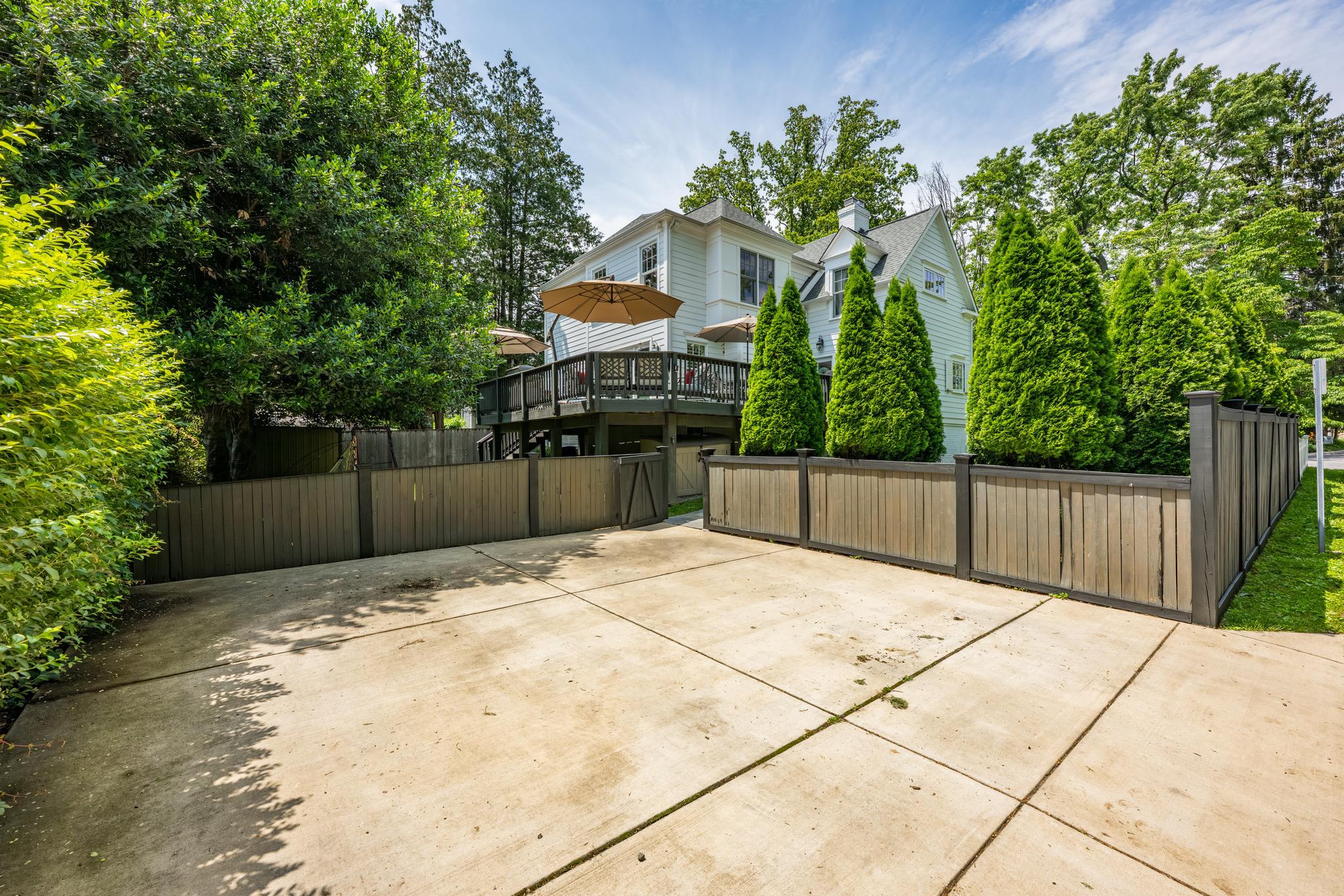 4400 Highland Avenue