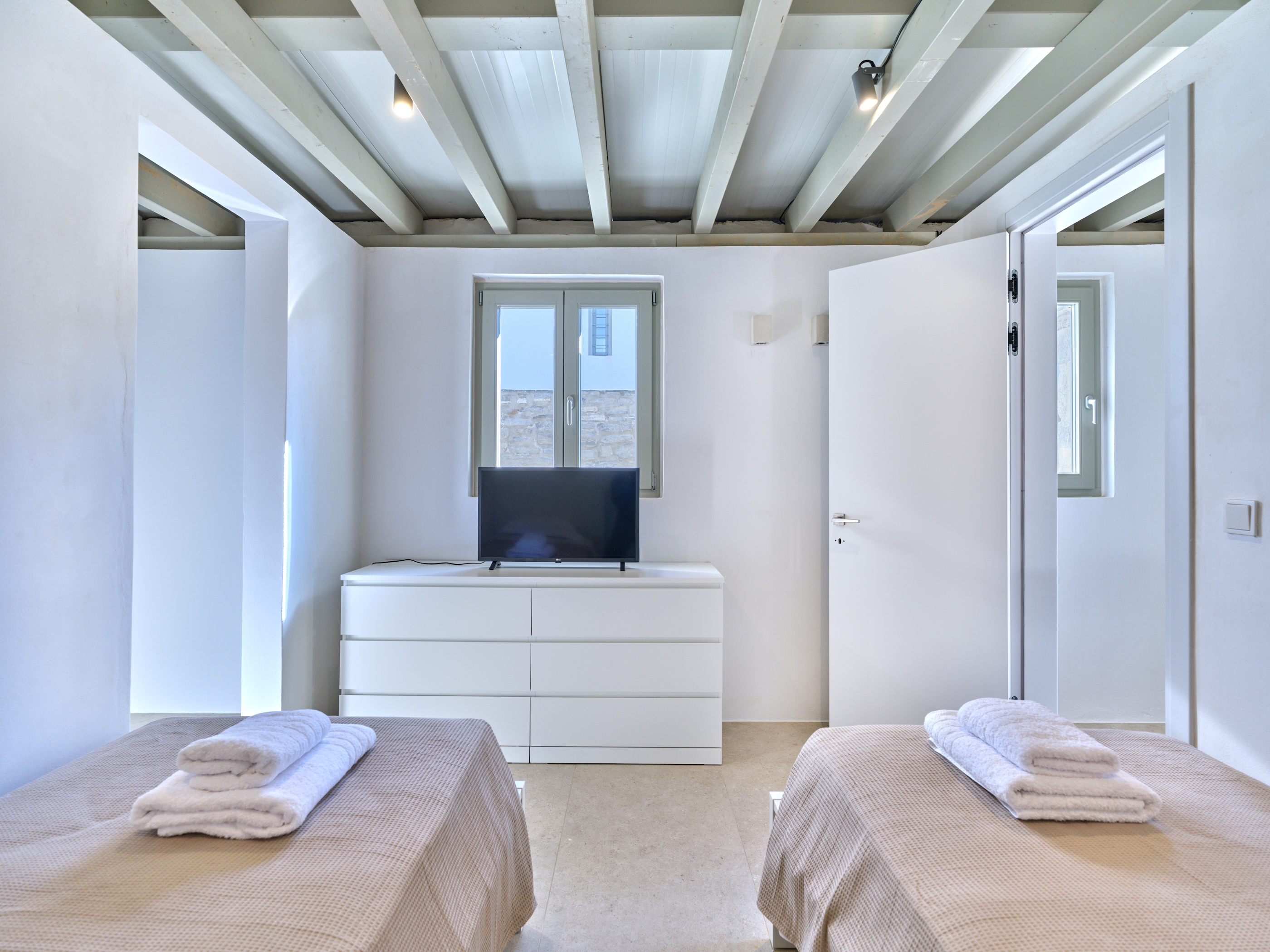 Paros Noema