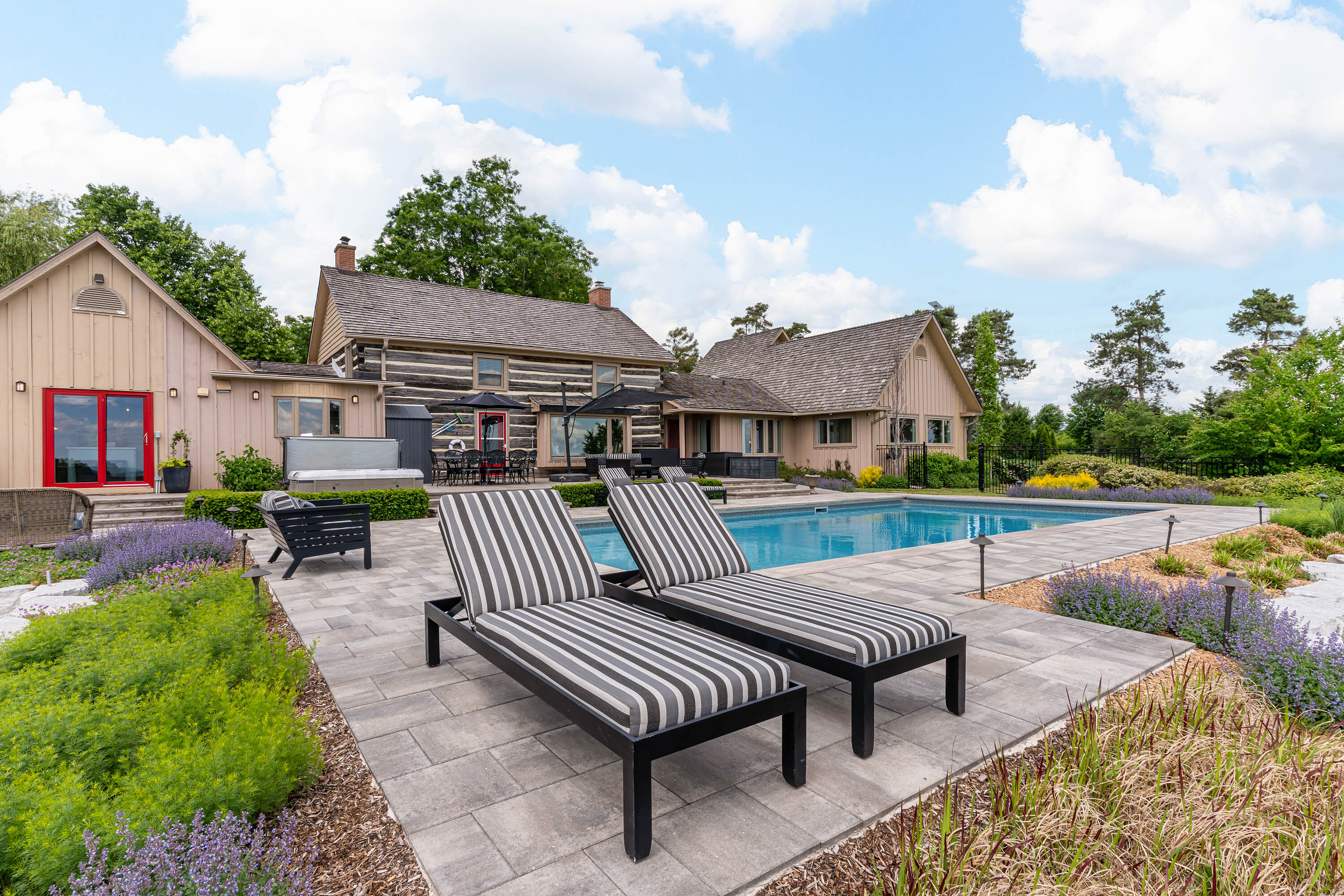995611 Mono-Adjala Townline, Rosemont