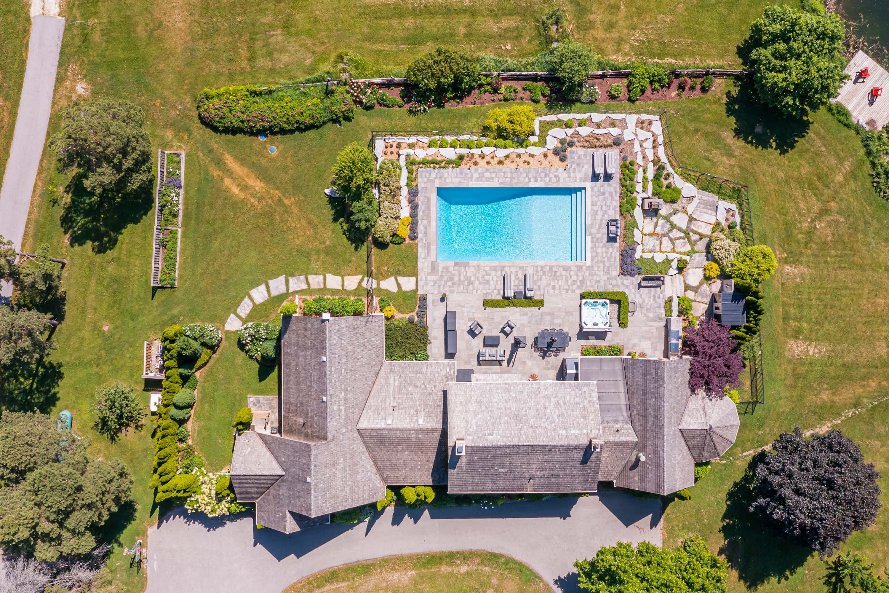 995611 Mono-Adjala Townline, Rosemont