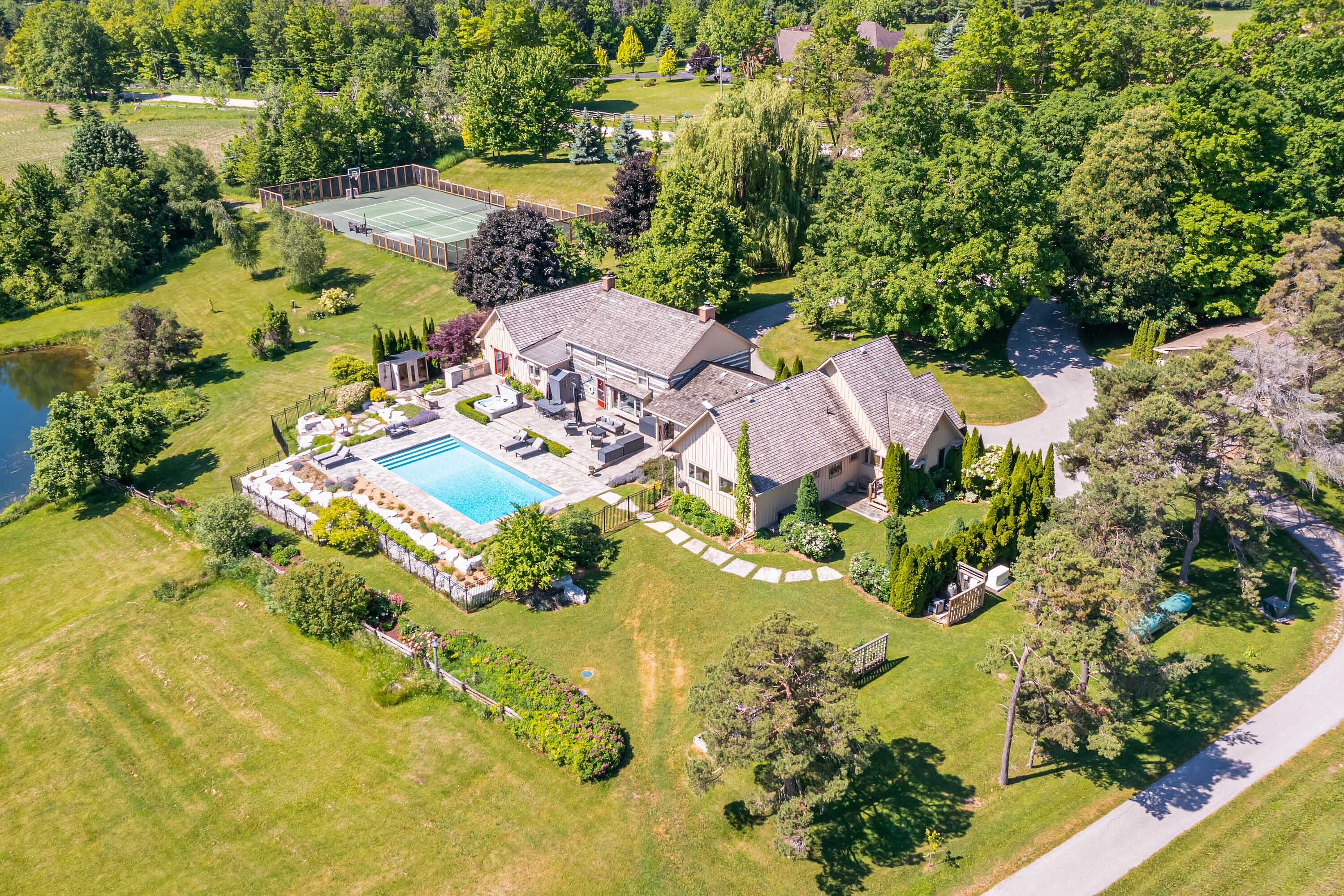995611 Mono-Adjala Townline, Rosemont