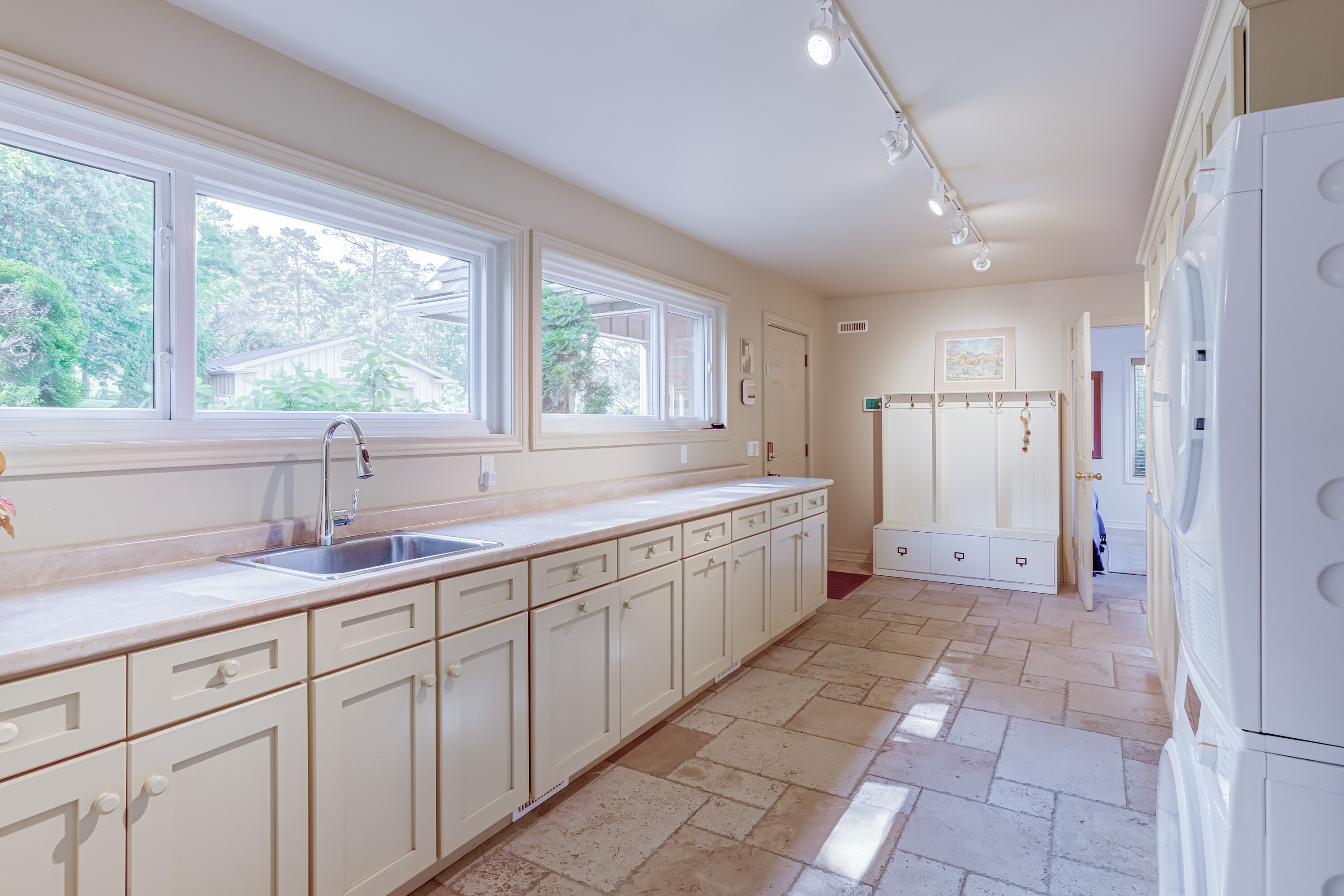 995611 Mono-Adjala Townline, Rosemont
