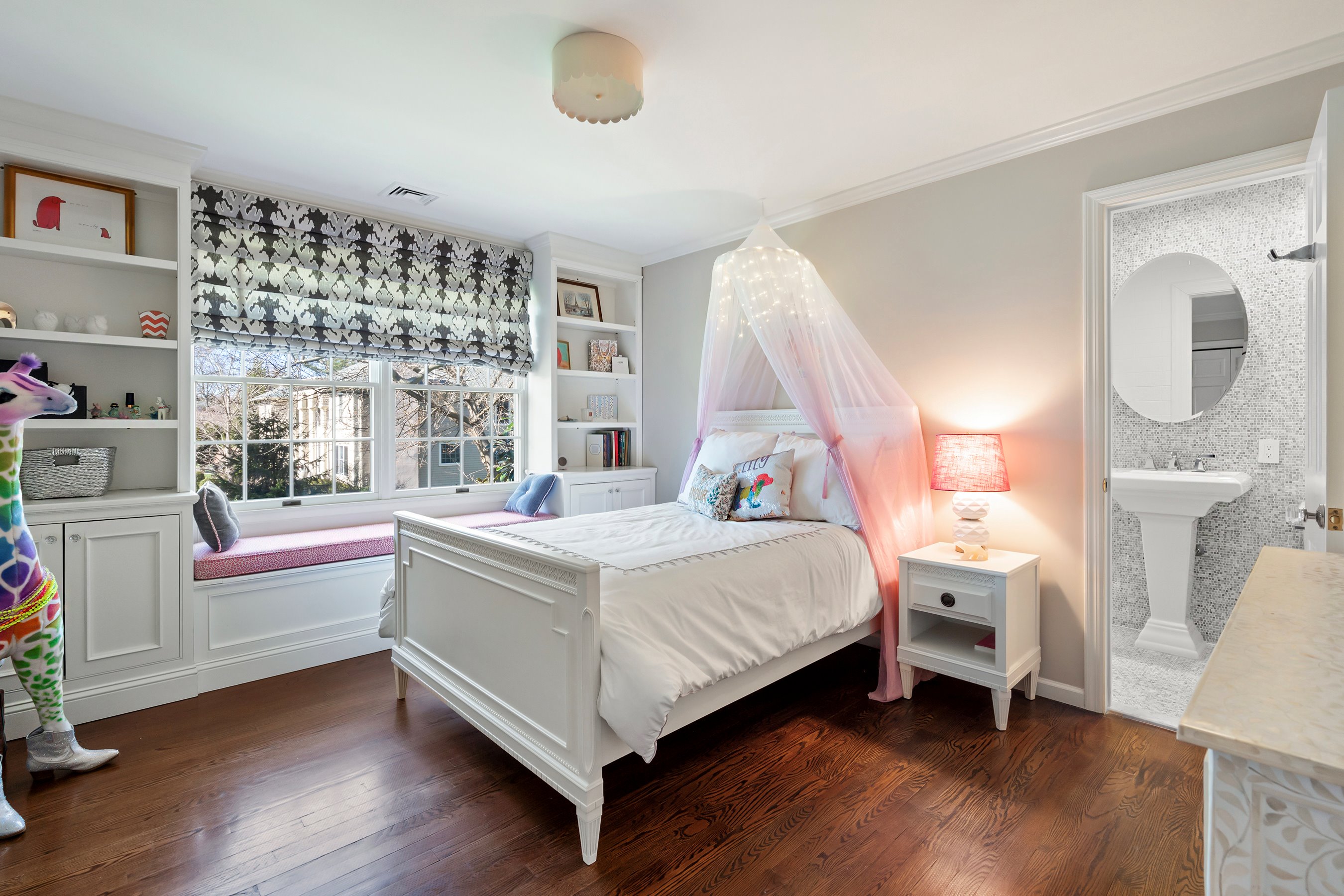 33 Oakes Rd