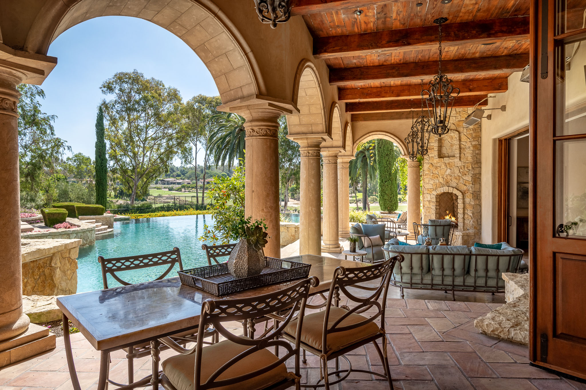 17285 Avenida De Acacias