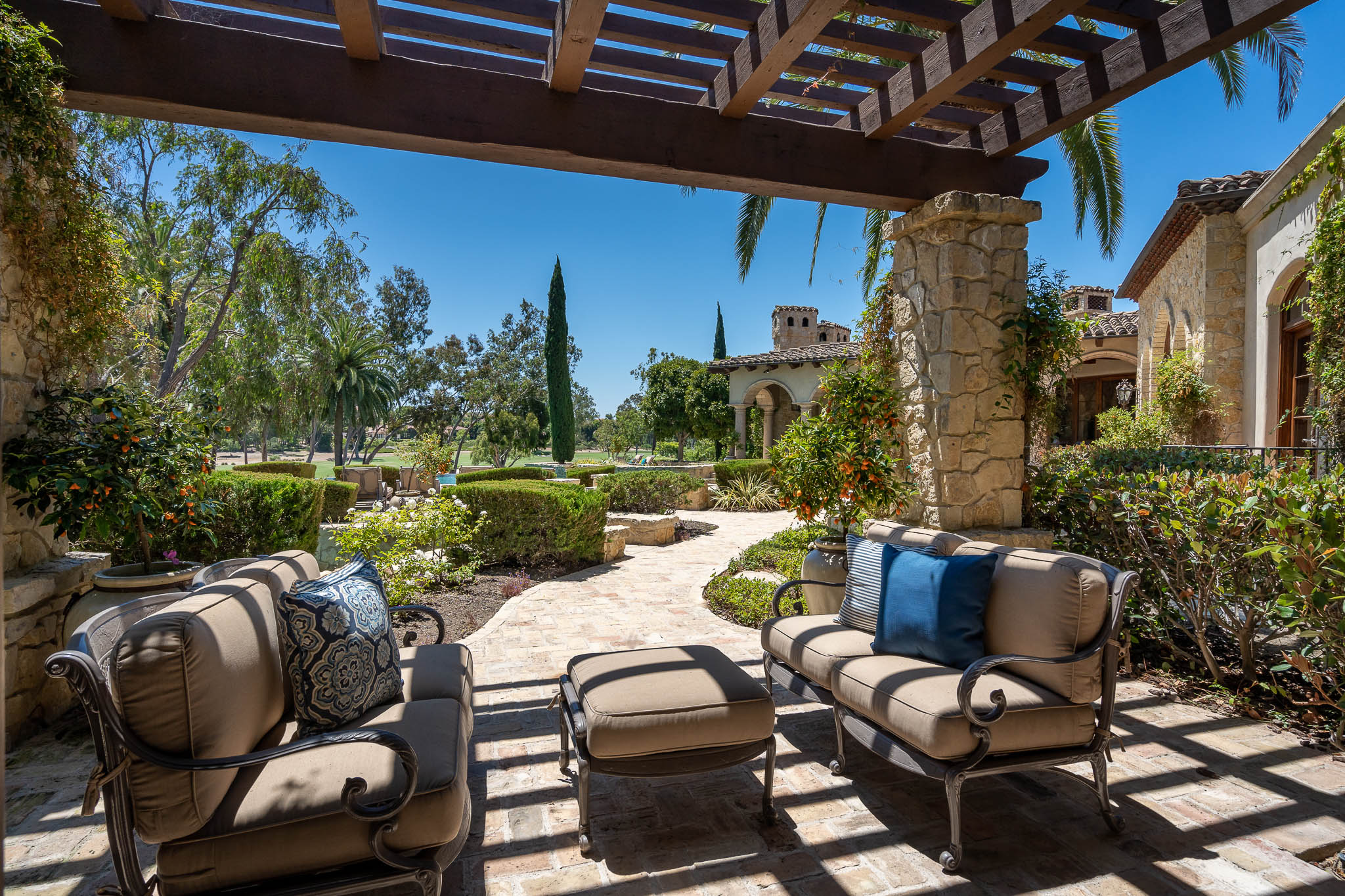 17285 Avenida De Acacias