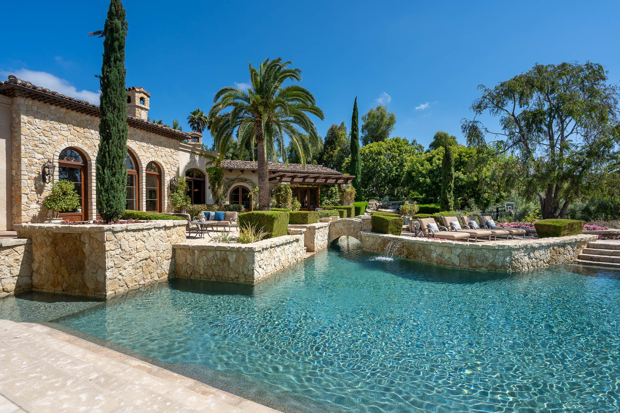 17285 Avenida De Acacias