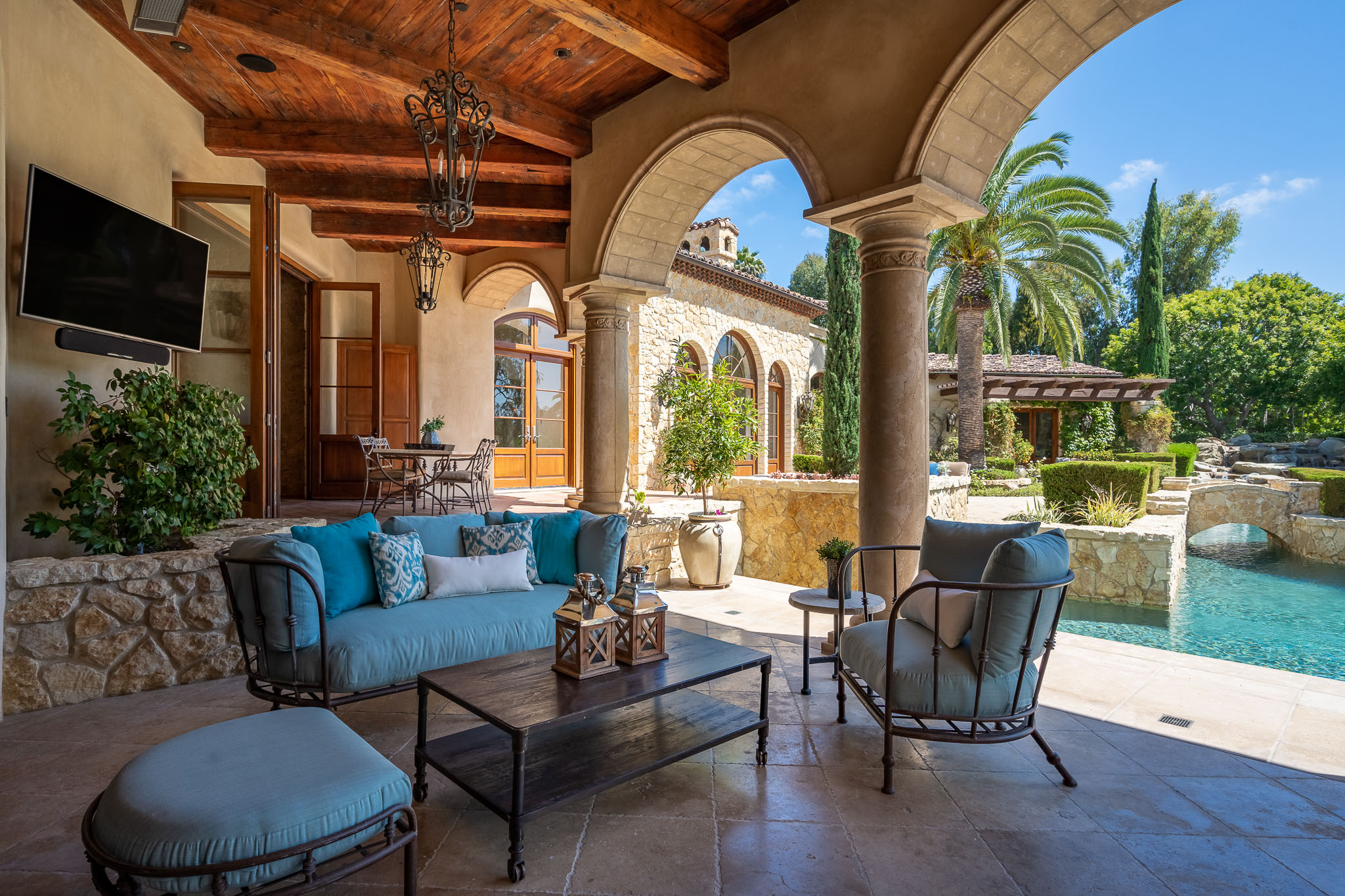 17285 Avenida De Acacias