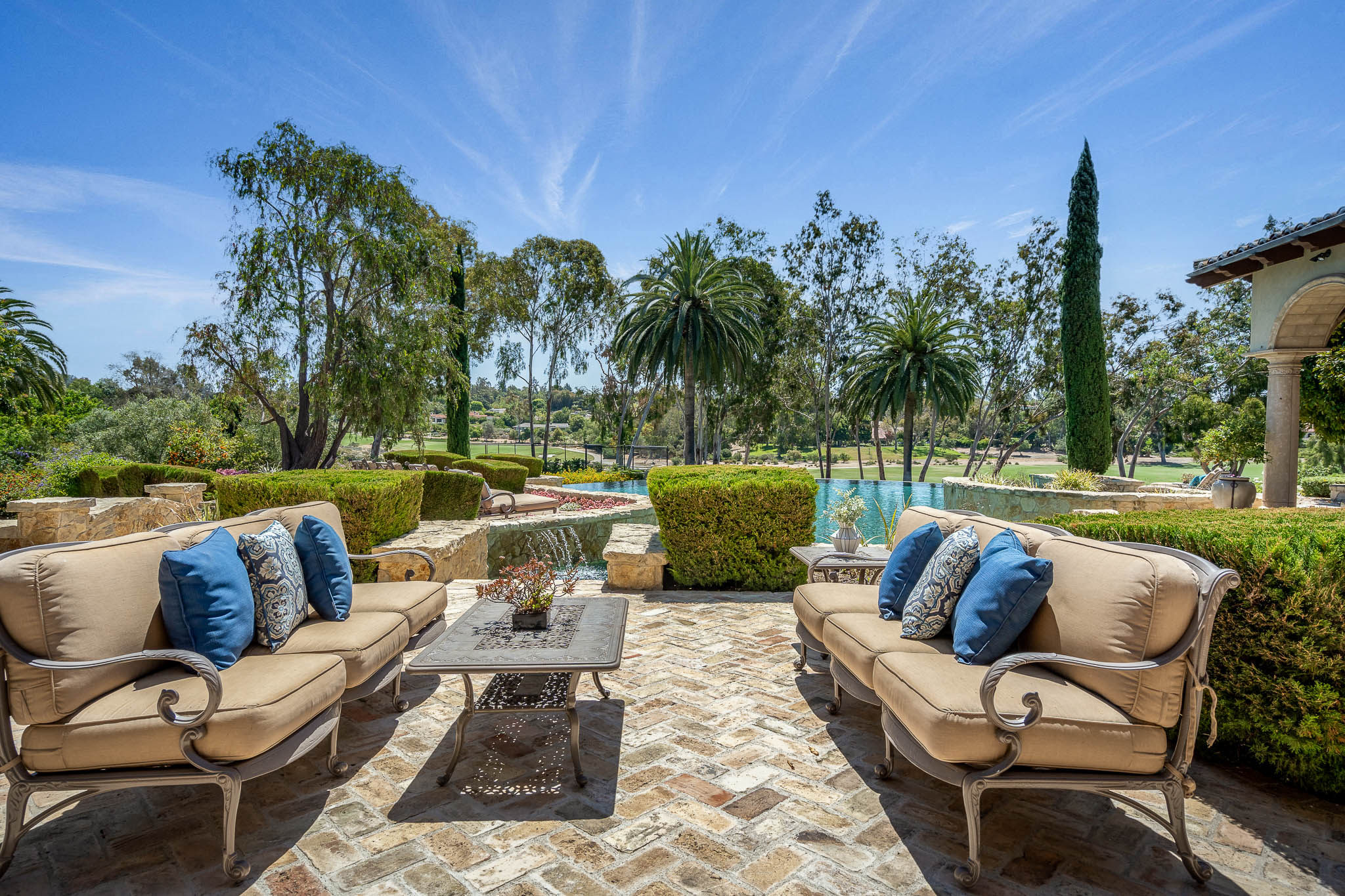 17285 Avenida De Acacias