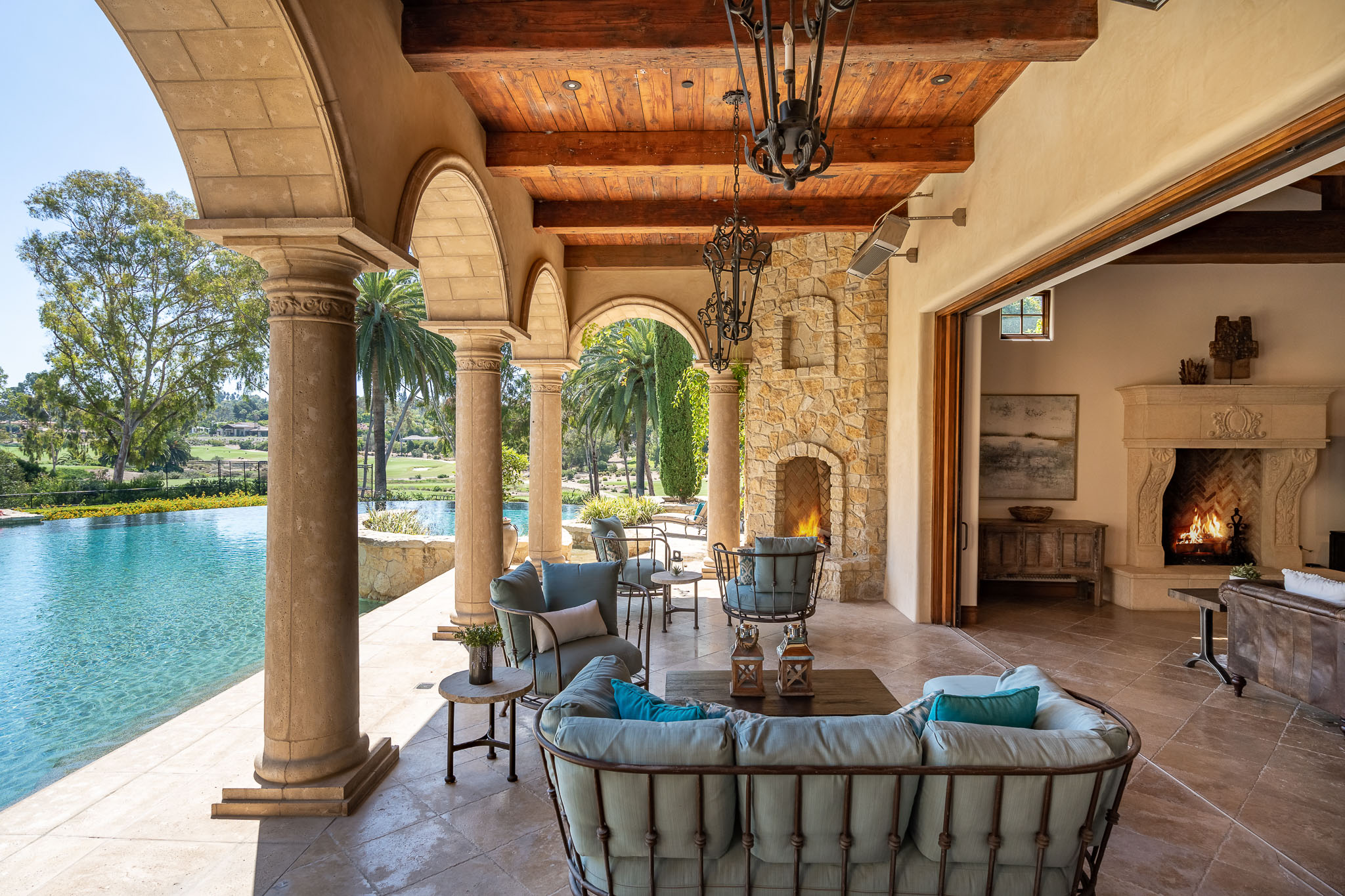 17285 Avenida De Acacias