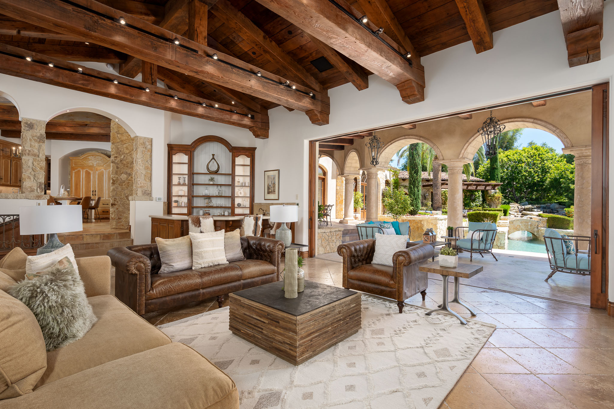 17285 Avenida De Acacias