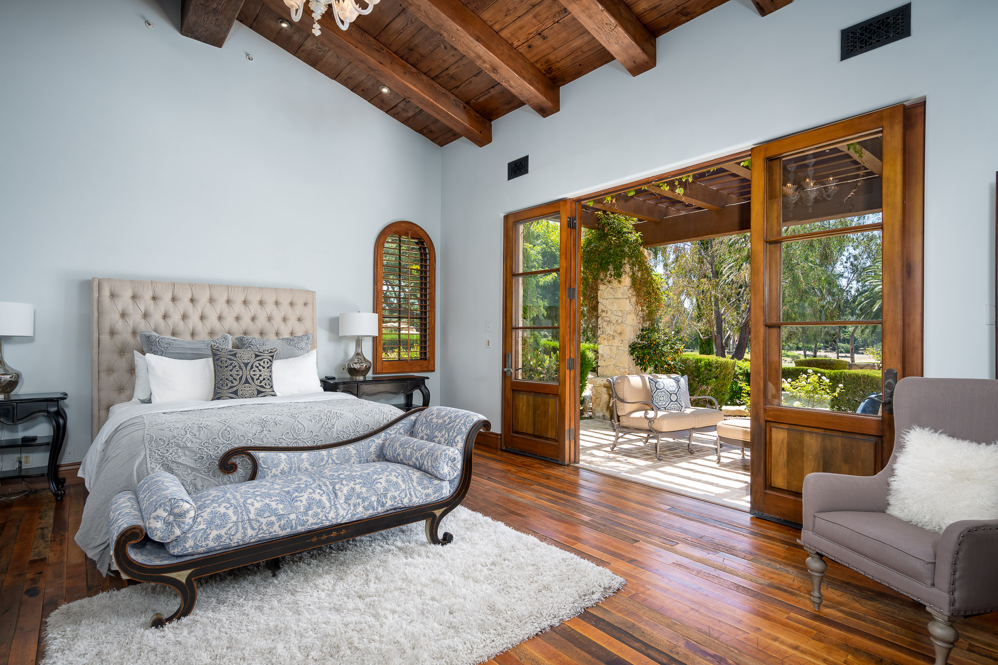 17285 Avenida De Acacias