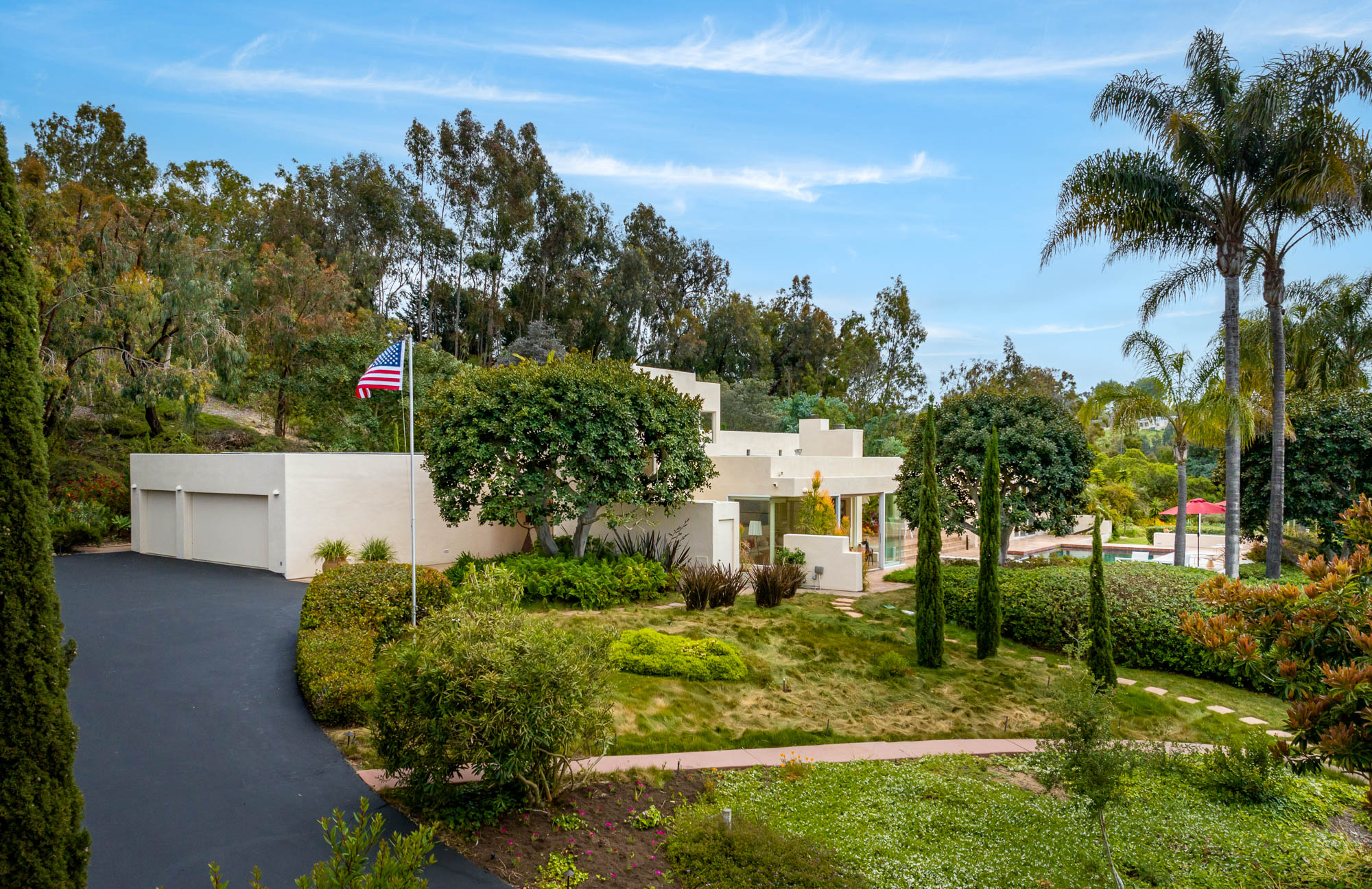 6067 Paseo Valencia 