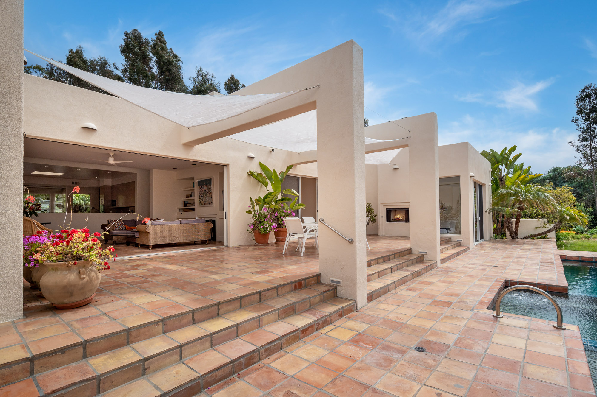 6067 Paseo Valencia 