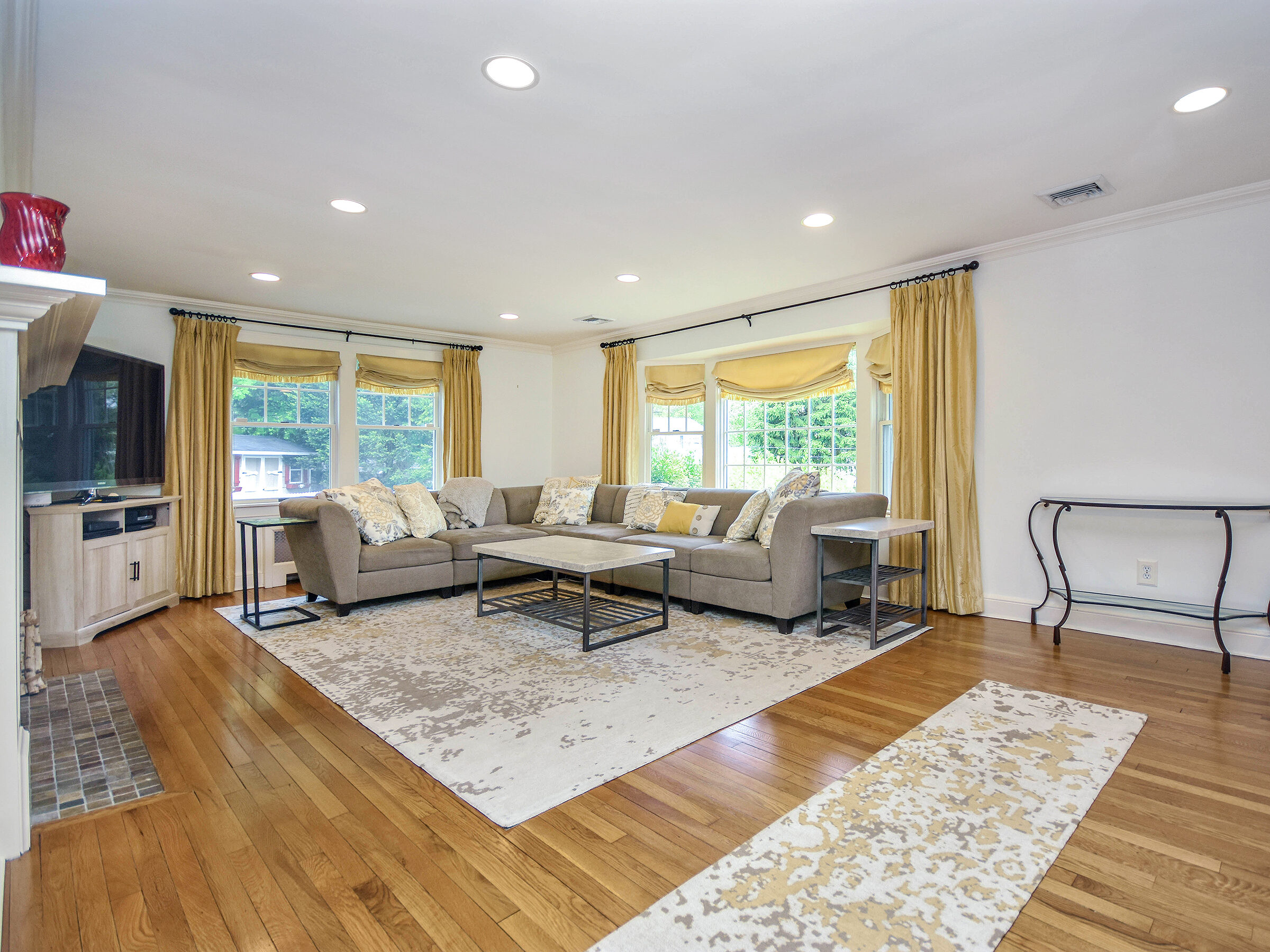 34 Amherst Court