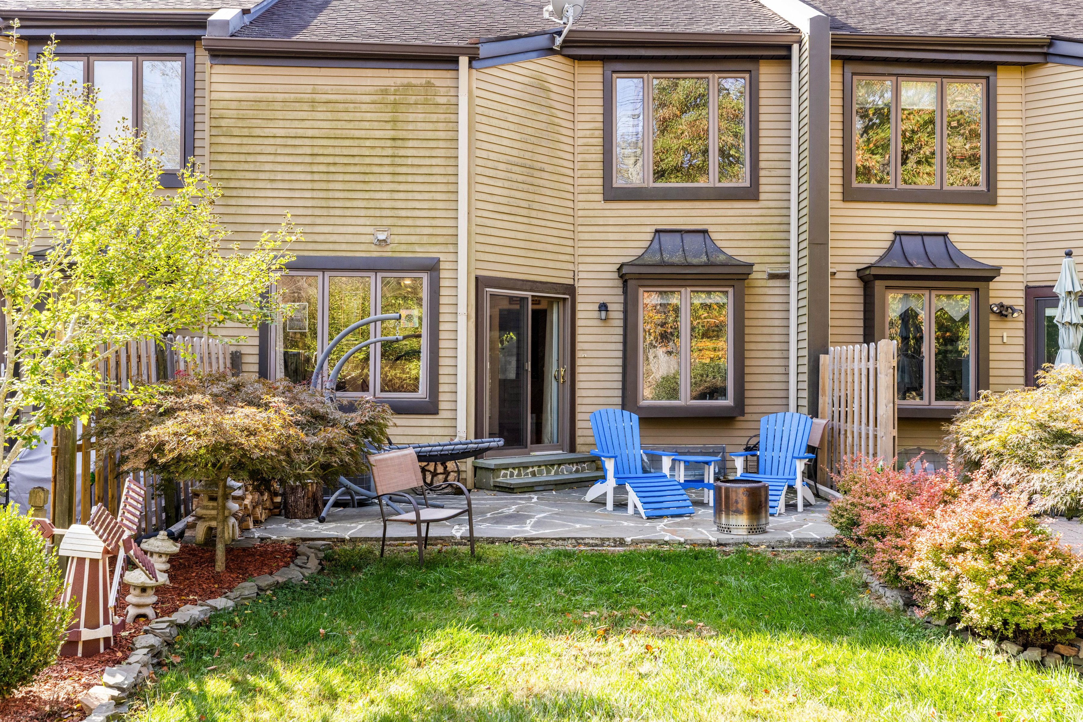 35 Essex Place 