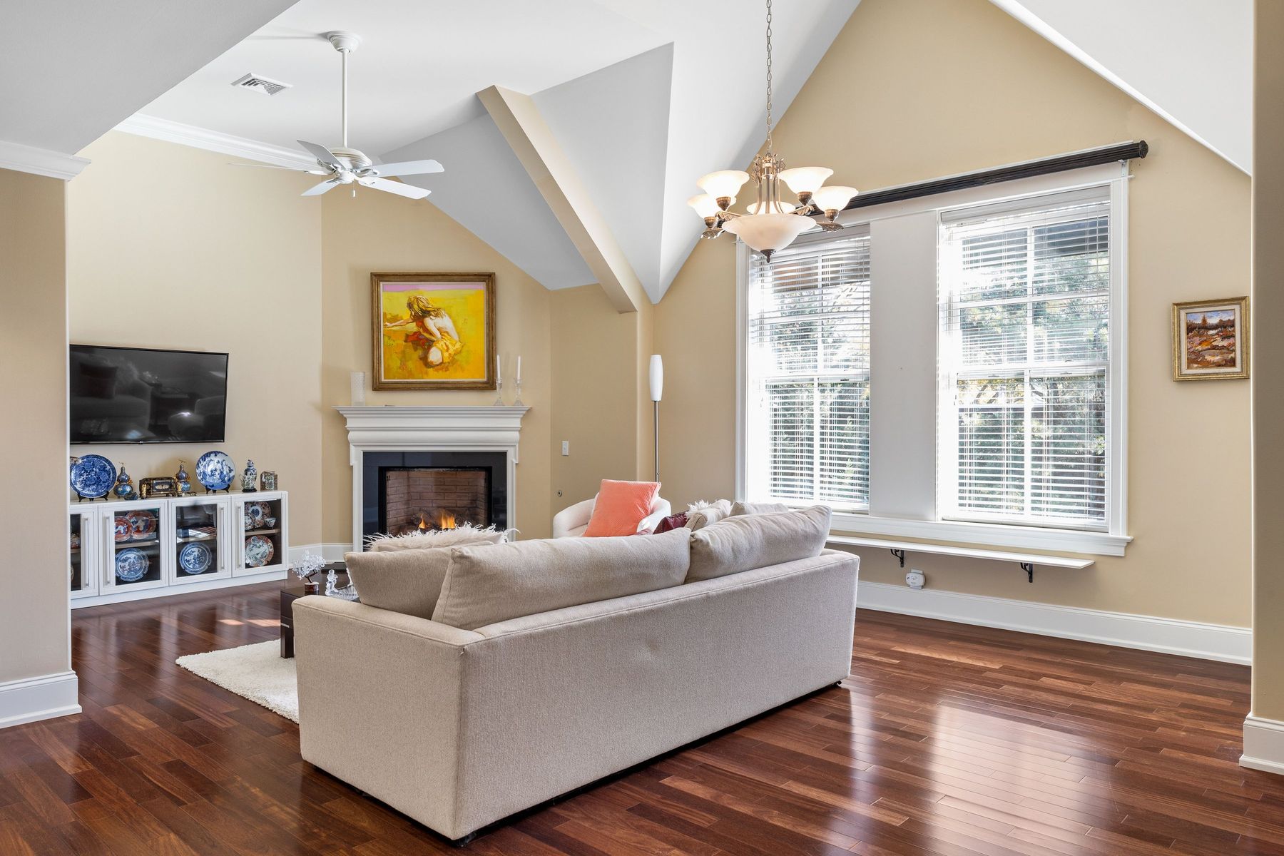 115 East Montgomery Avenue 3B