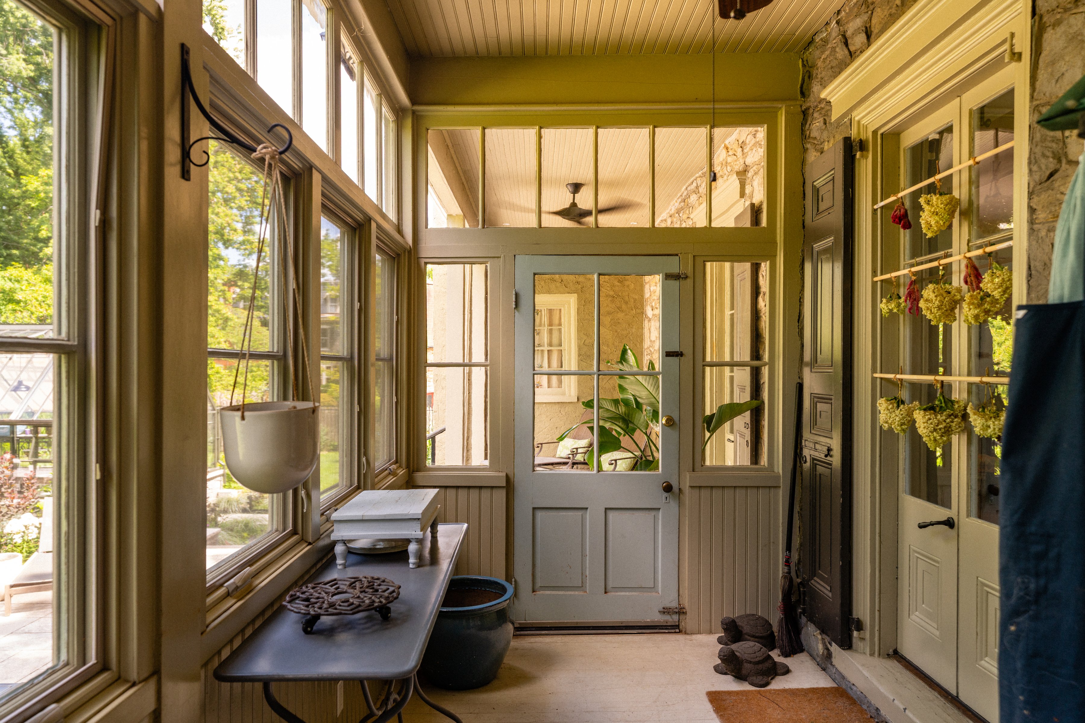 400 E. Evergreen Avenue 