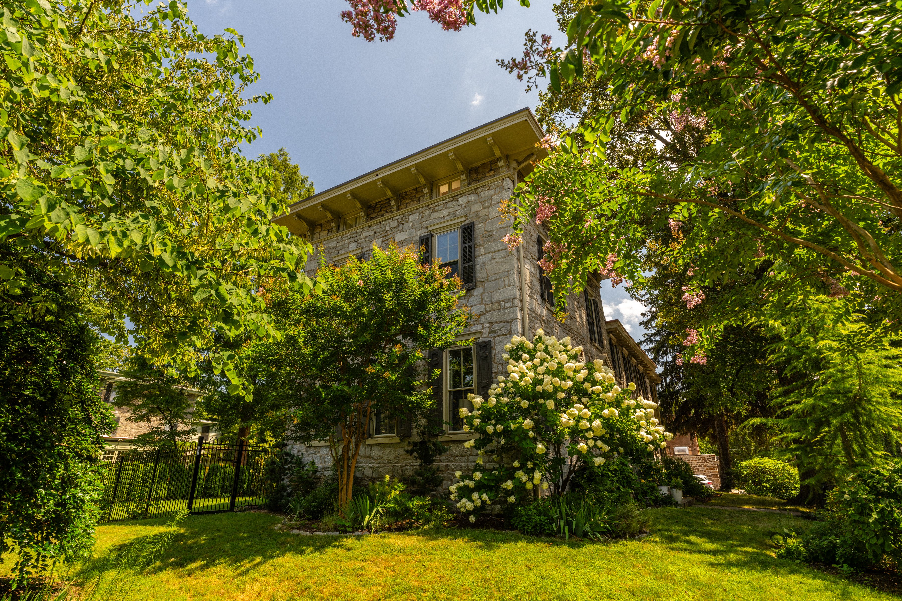 400 E. Evergreen Avenue 