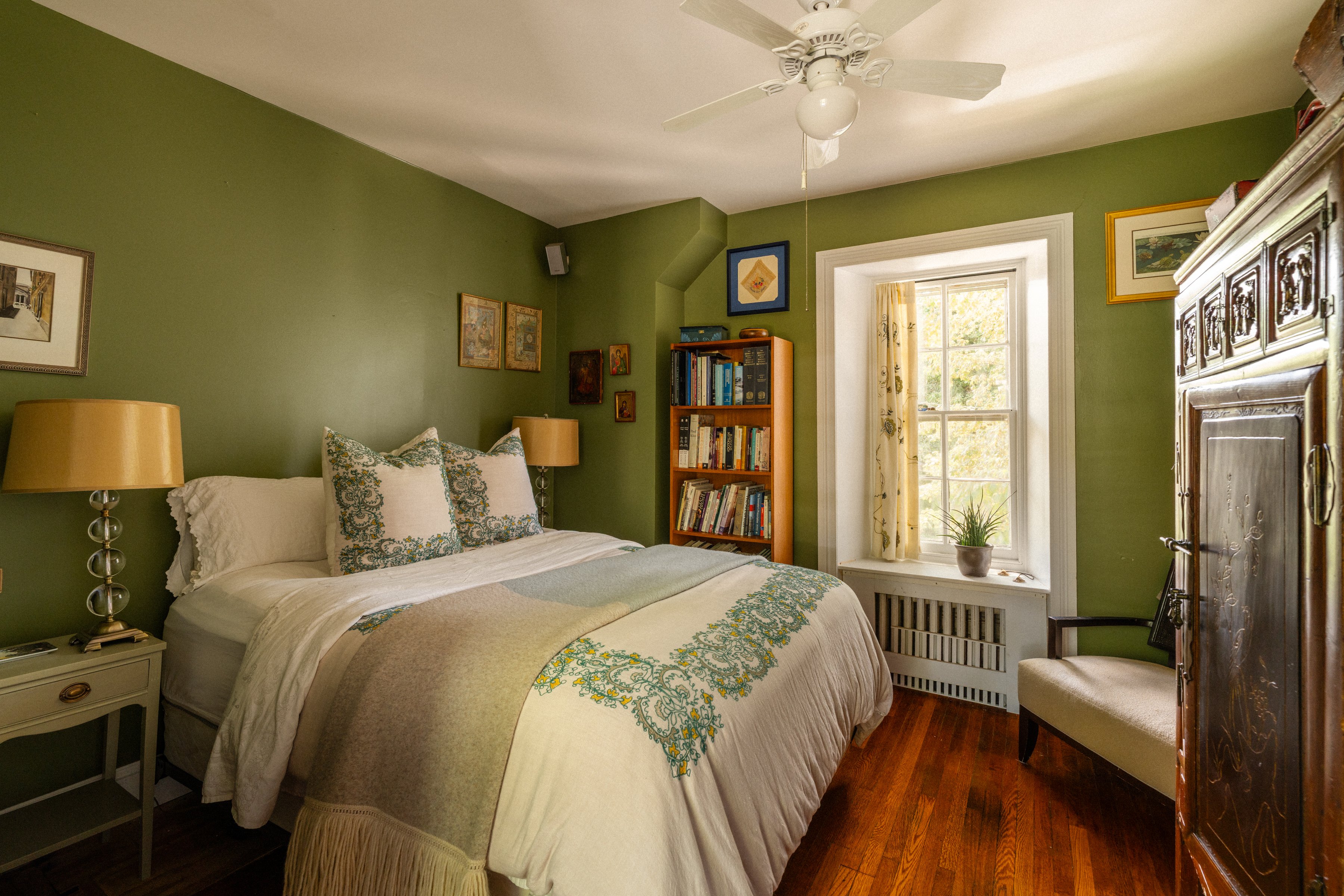 400 E. Evergreen Avenue 