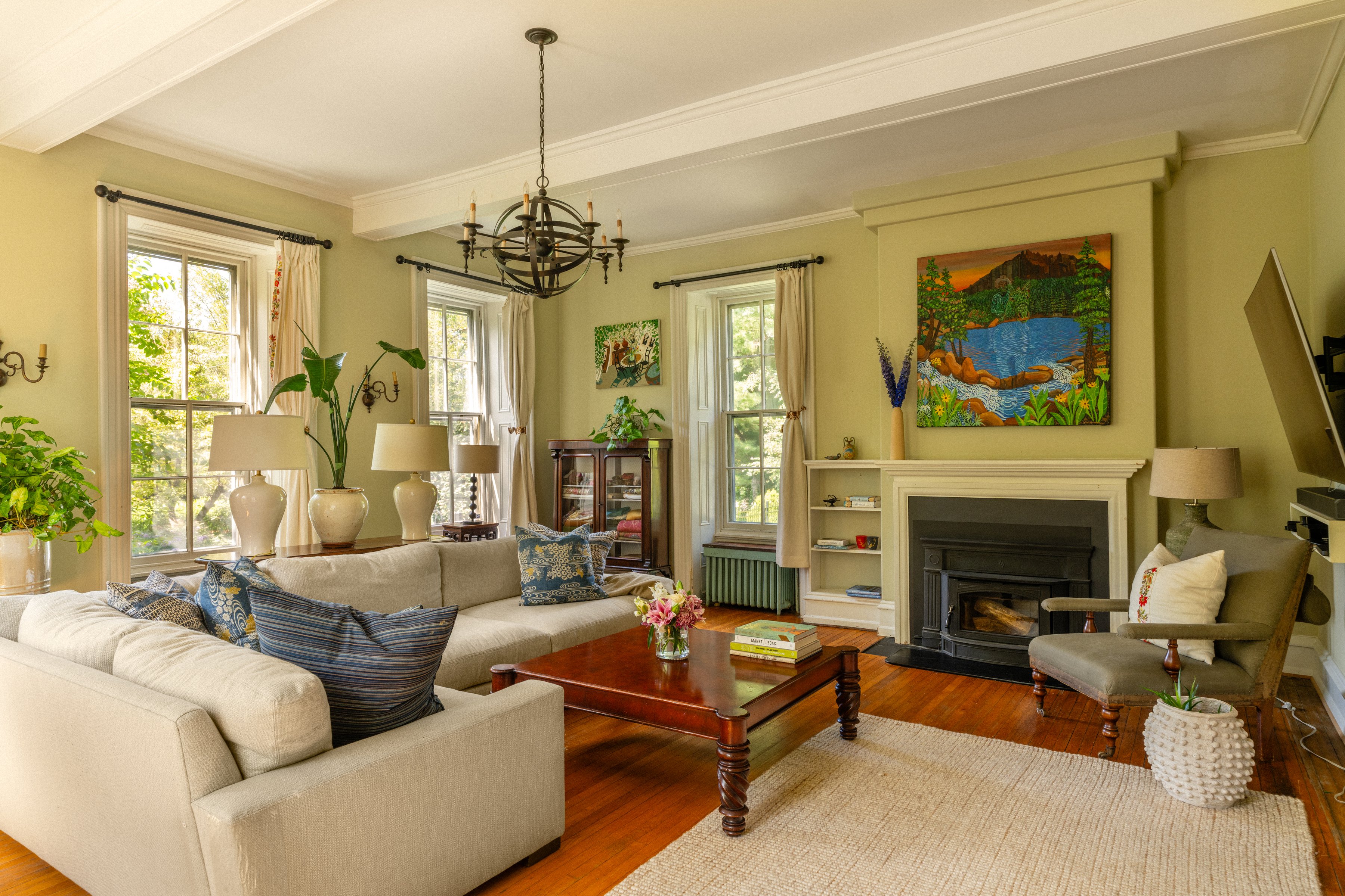 400 E. Evergreen Avenue 