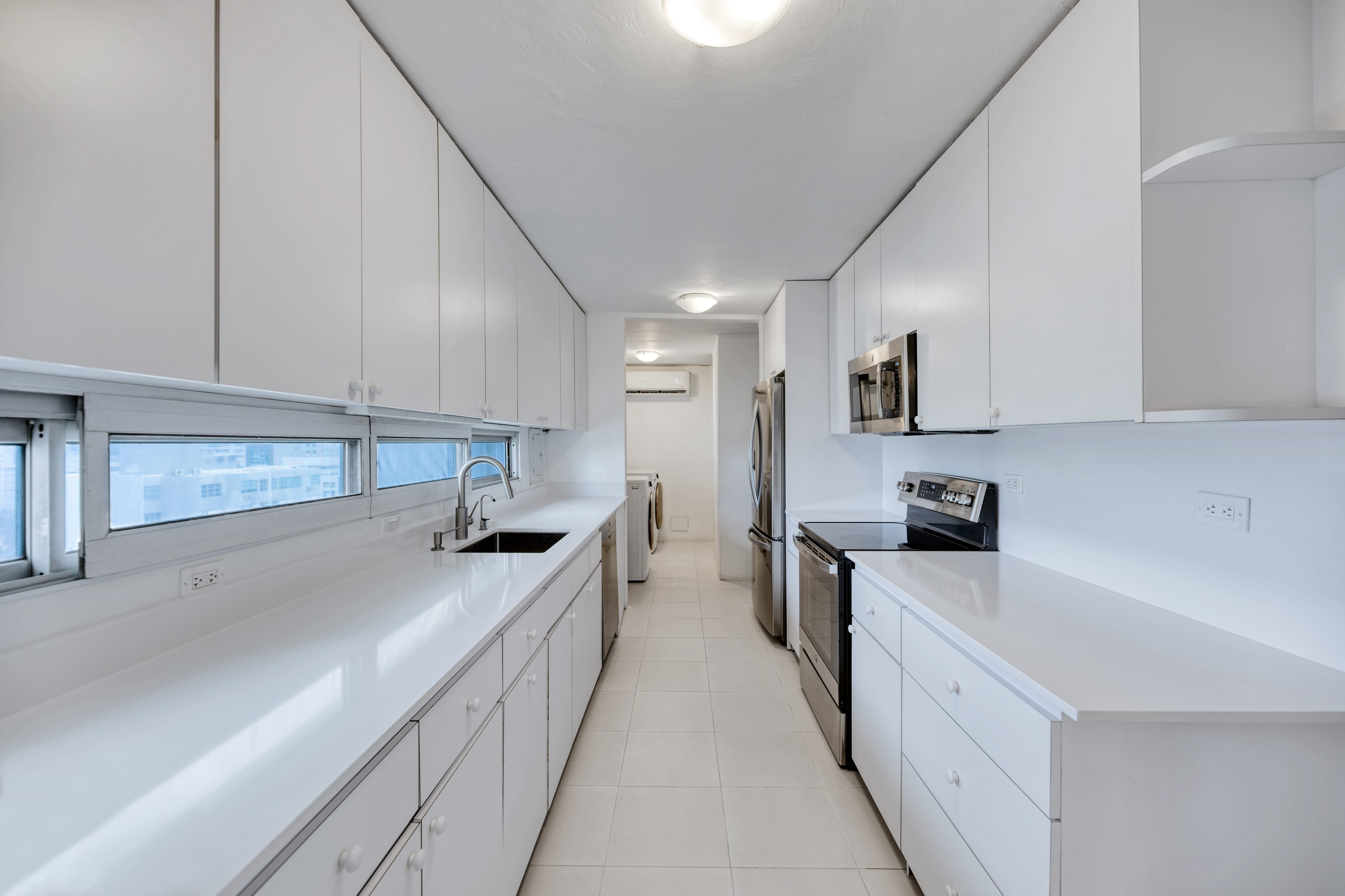 1351 Magdalena Ave., Apt. 14A