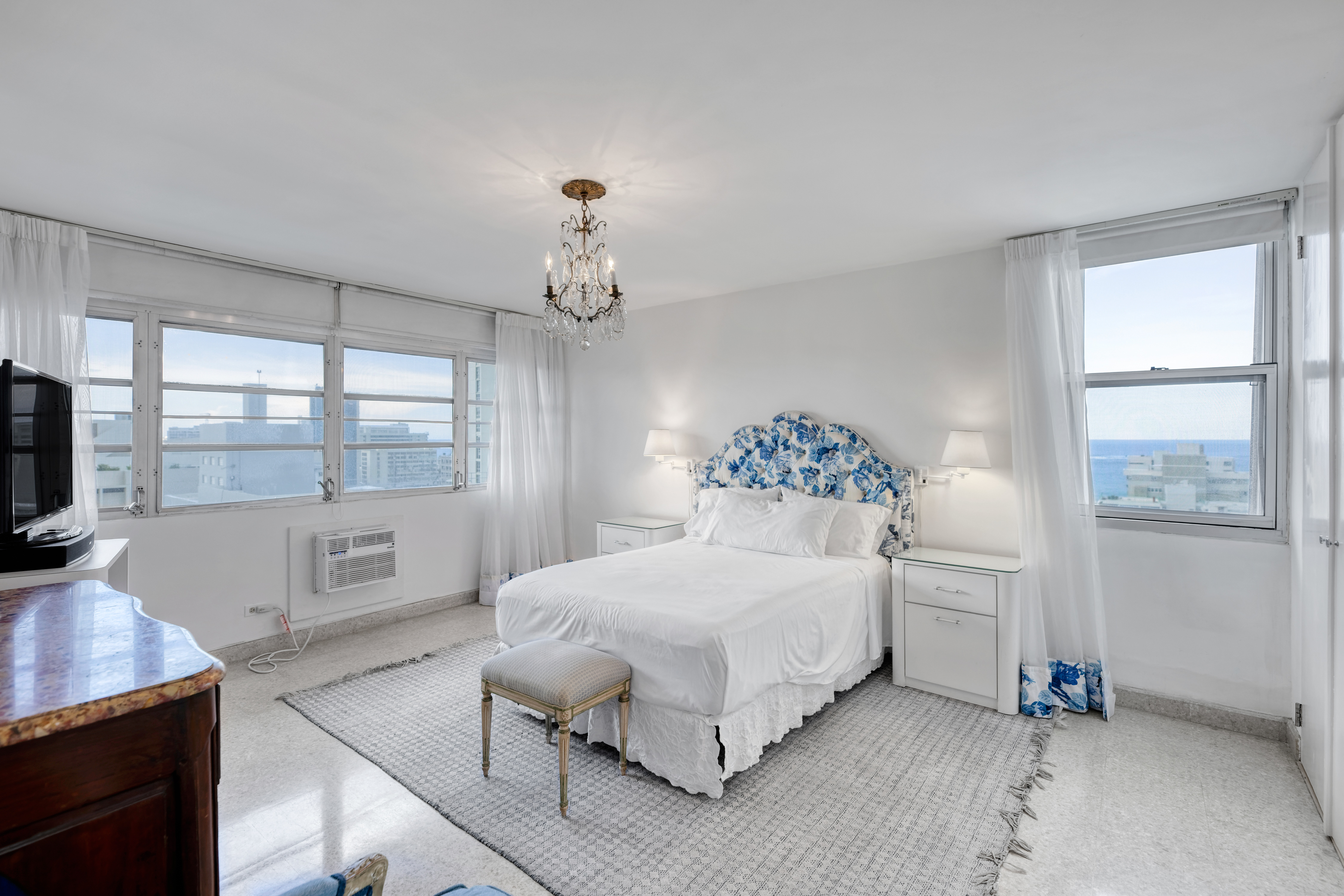 1351 Magdalena Ave., Apt. 14A