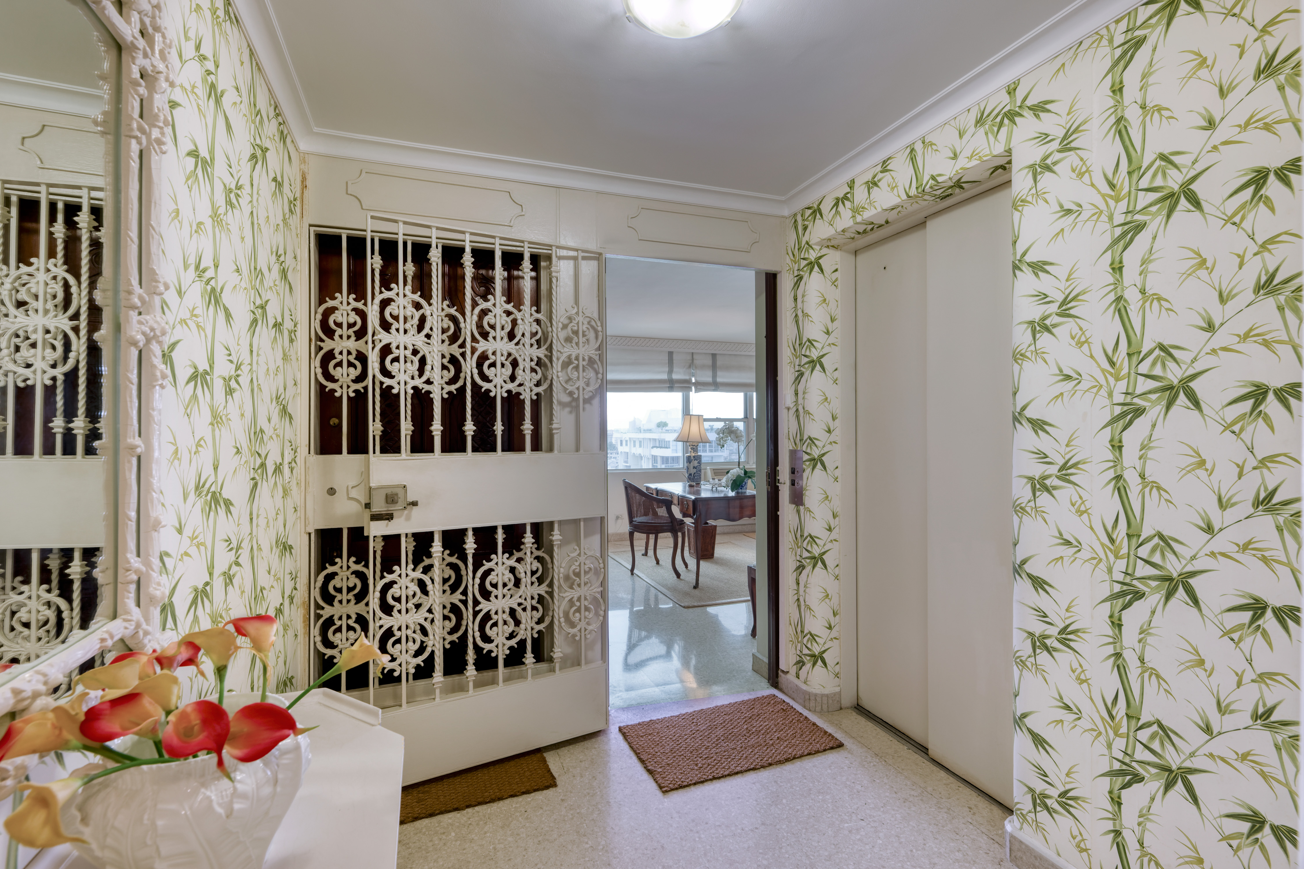 1351 Magdalena Ave., Apt. 14A