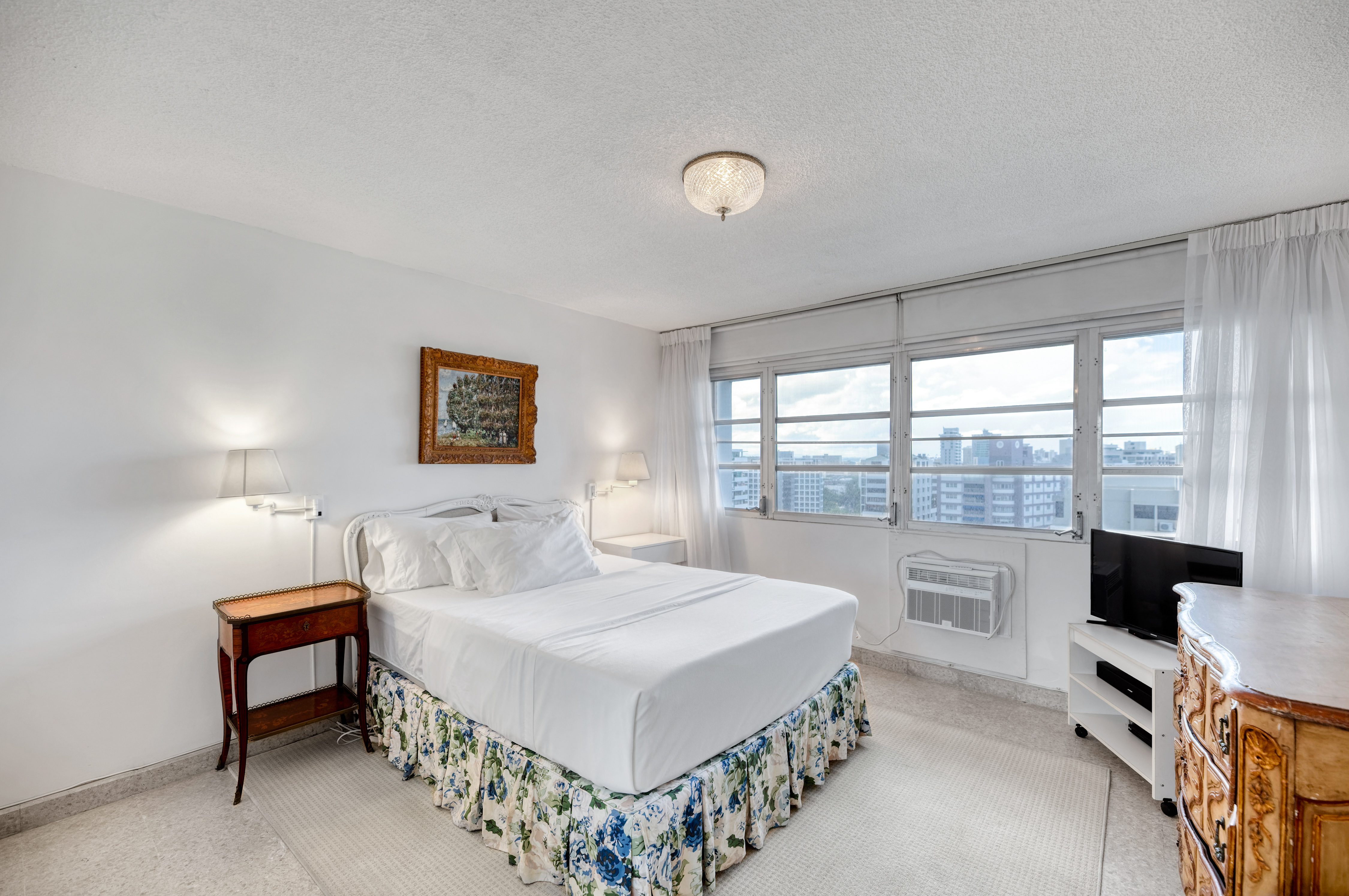 1351 Magdalena Ave., Apt. 14A