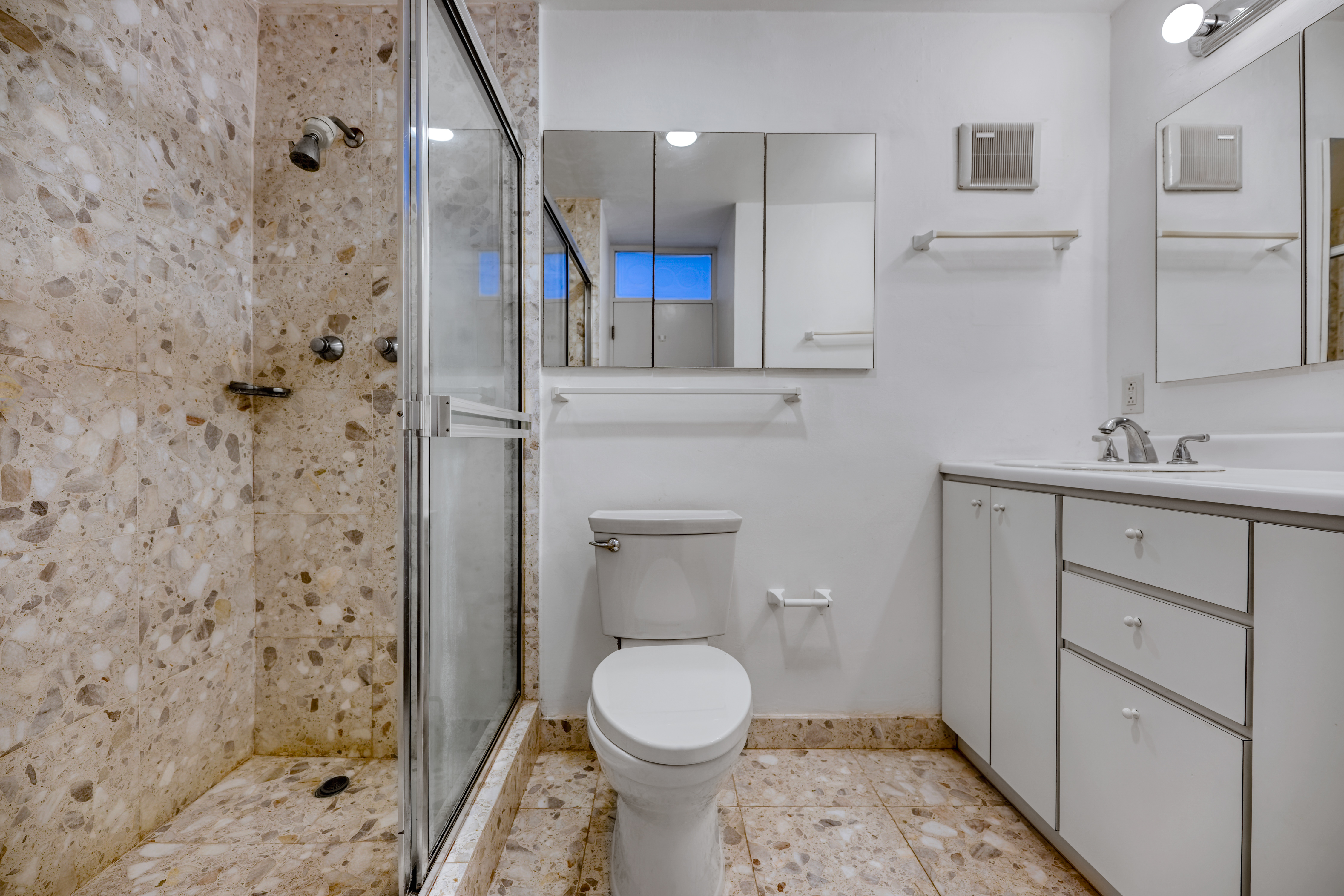 1351 Magdalena Ave., Apt. 14A