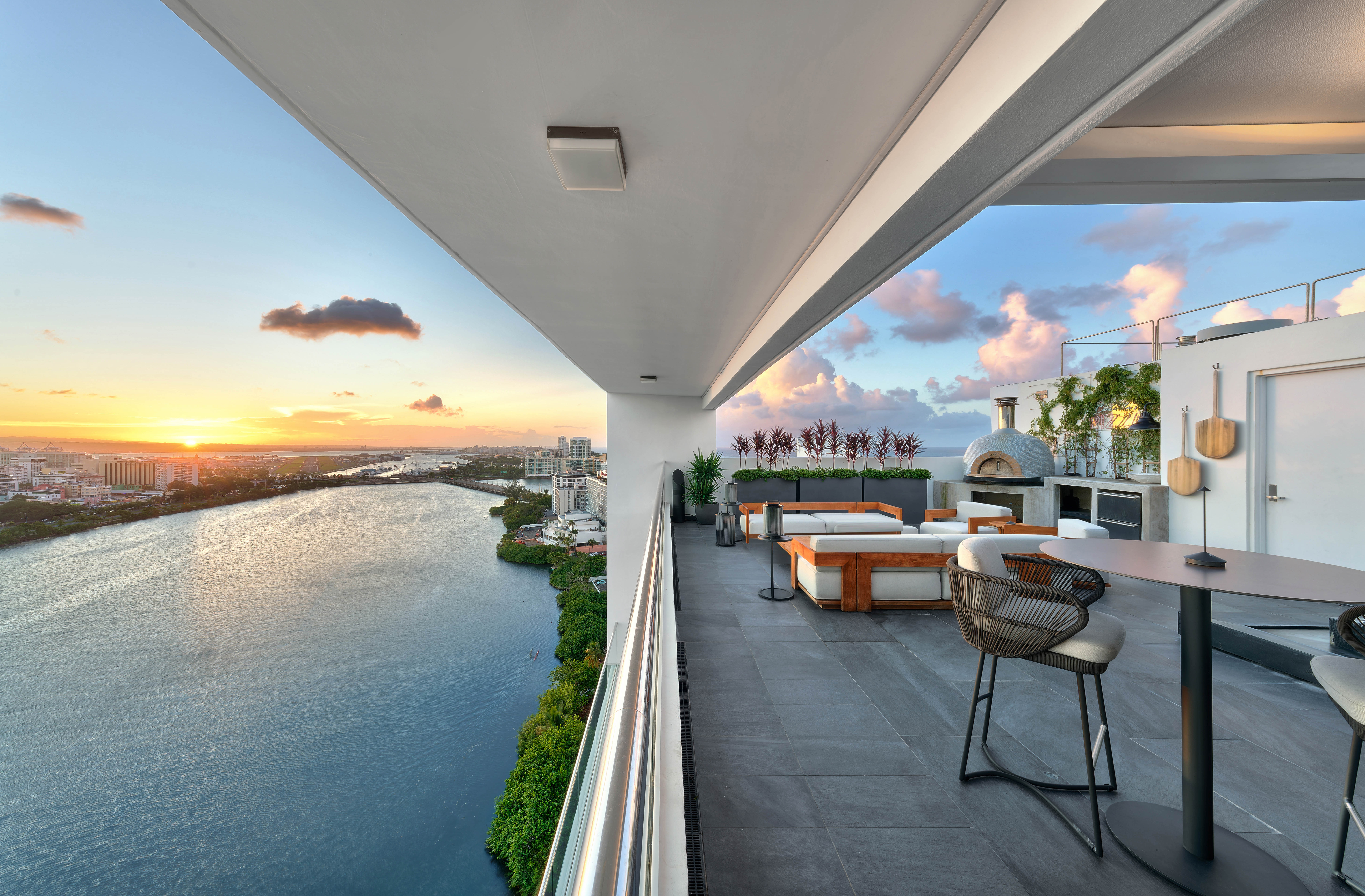 1004 Ashford Avenue, Penthouse